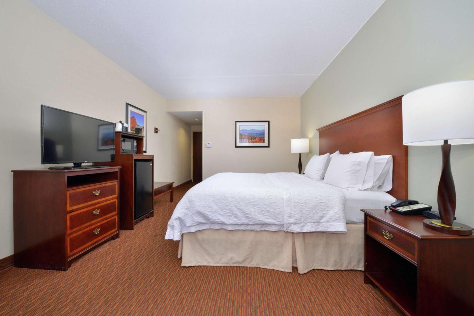 Hampton Inn Waynesboro/Stuarts Draft photo 30