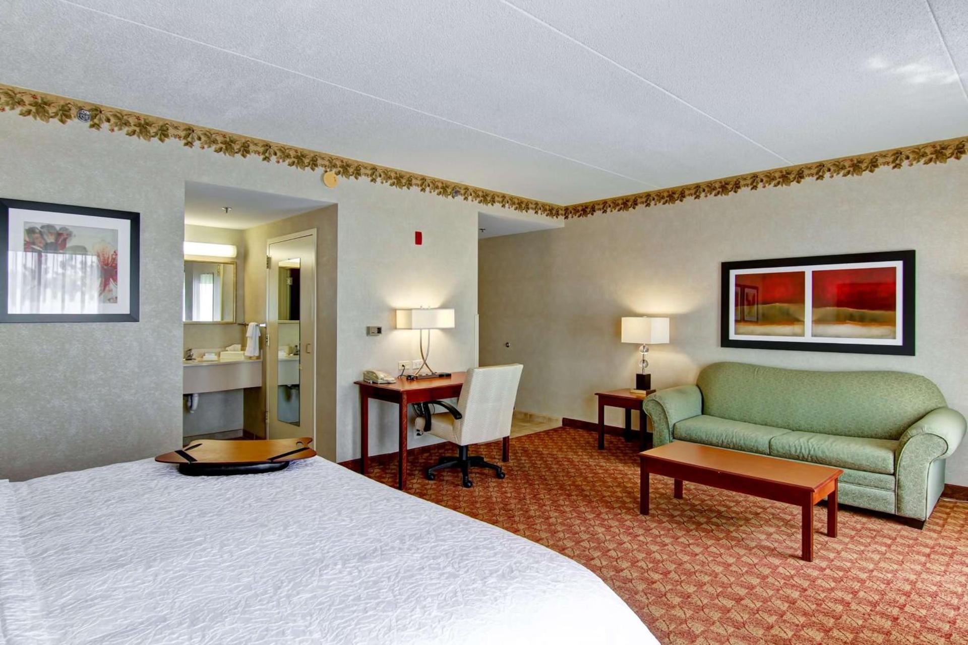 Hampton Inn & Suites Leesburg photo 20