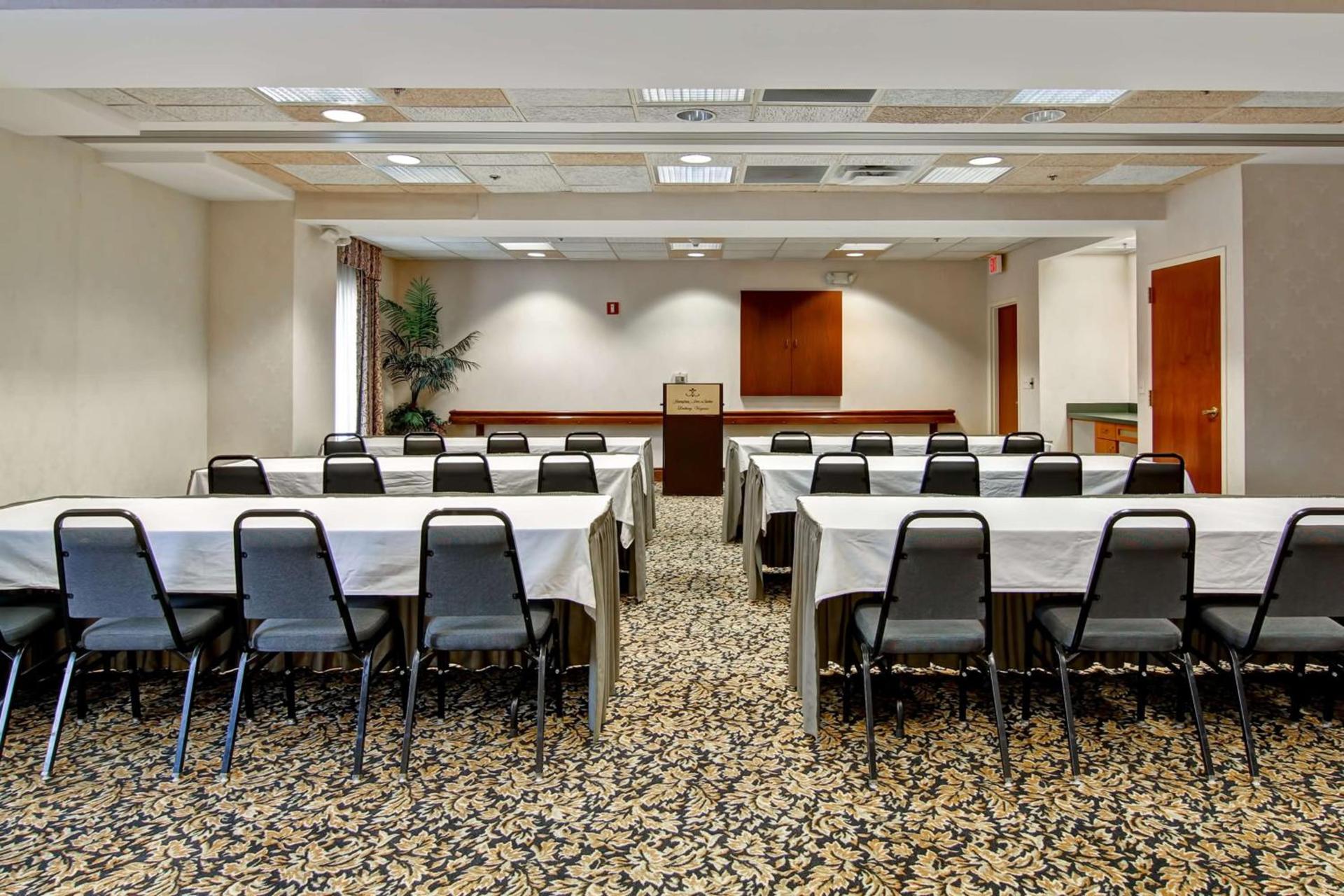 Hampton Inn & Suites Leesburg photo 34