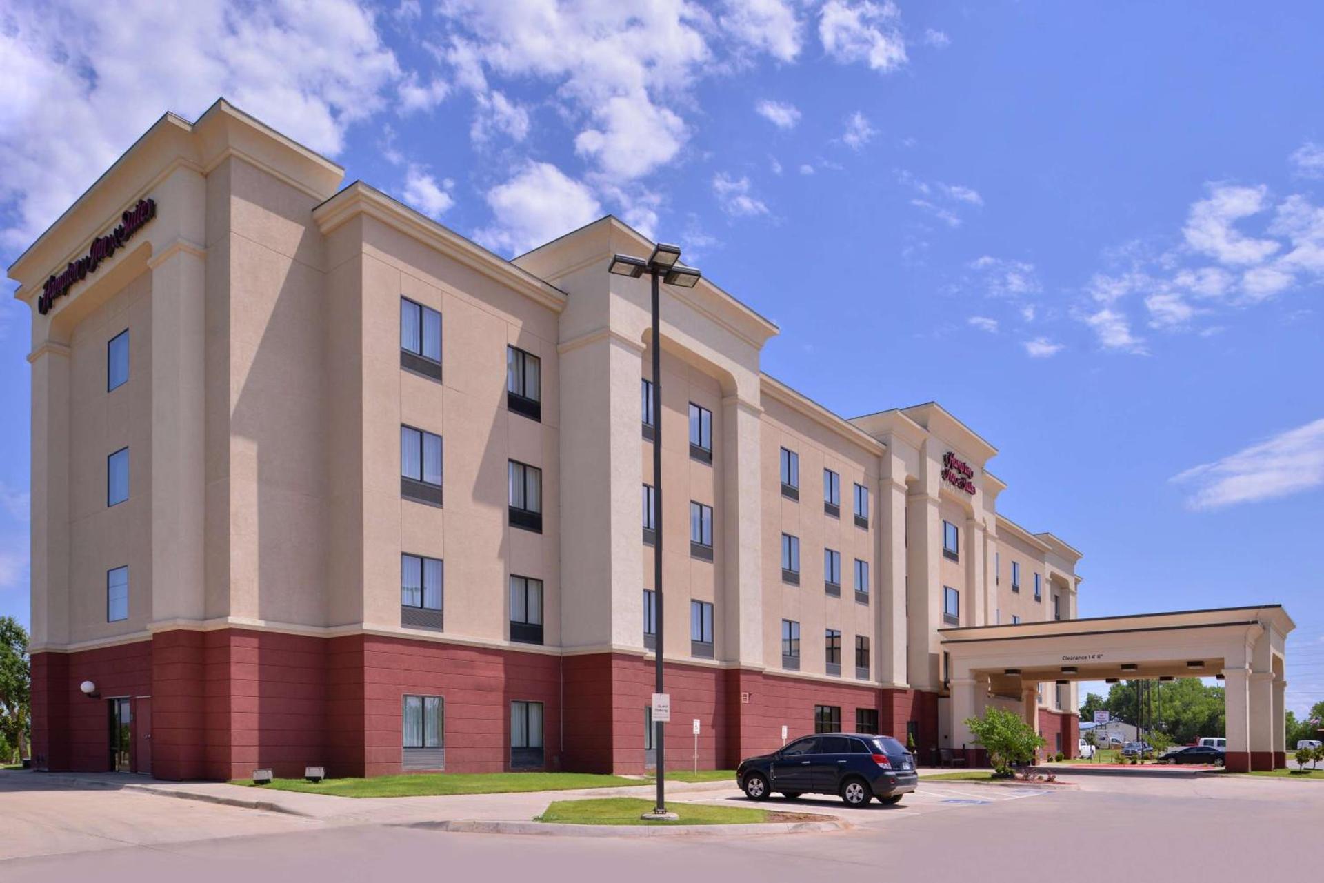 Hampton Inn & Suites Woodward photo 2