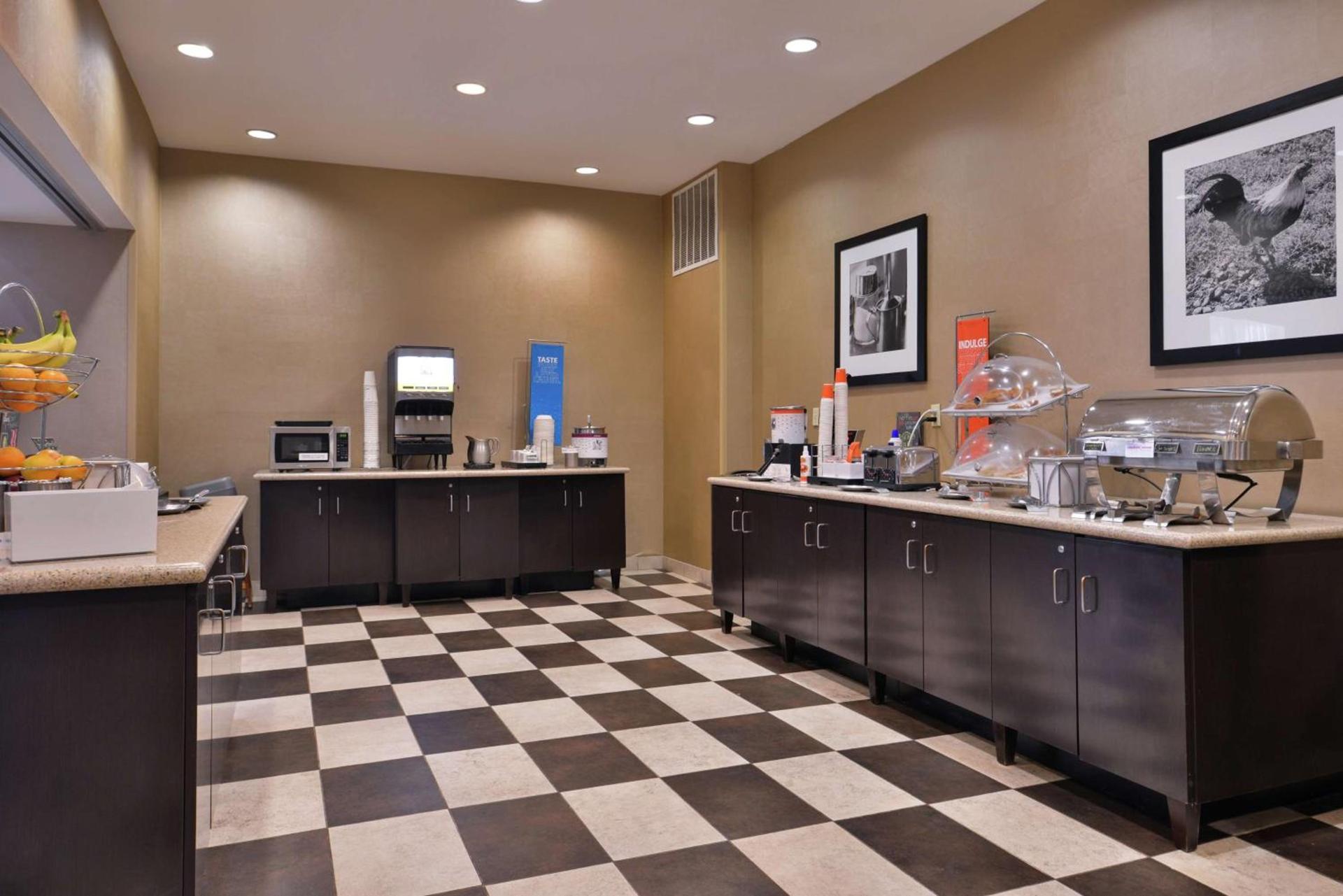 Hampton Inn & Suites Woodward photo 8