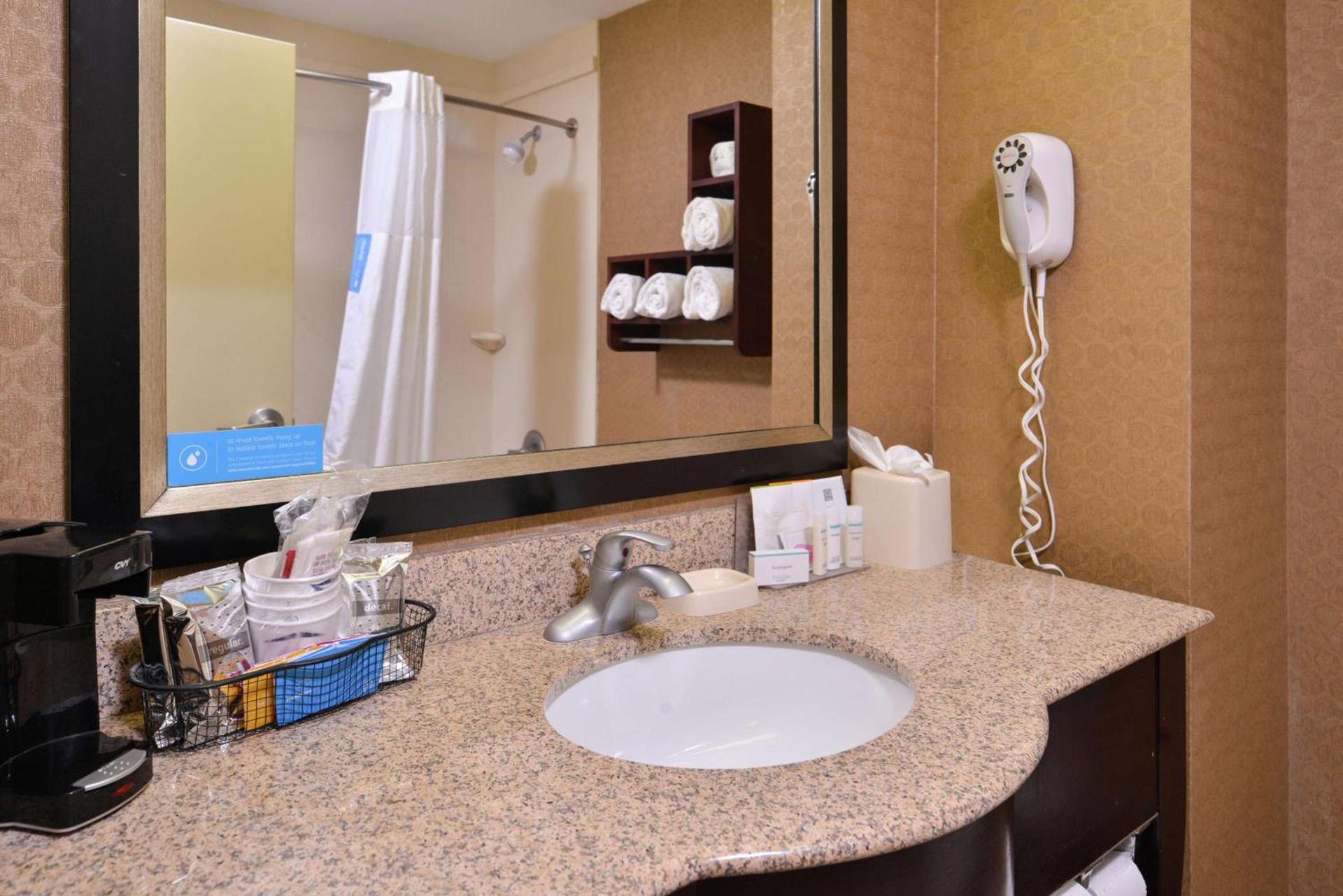 Hampton Inn & Suites Woodward photo 17