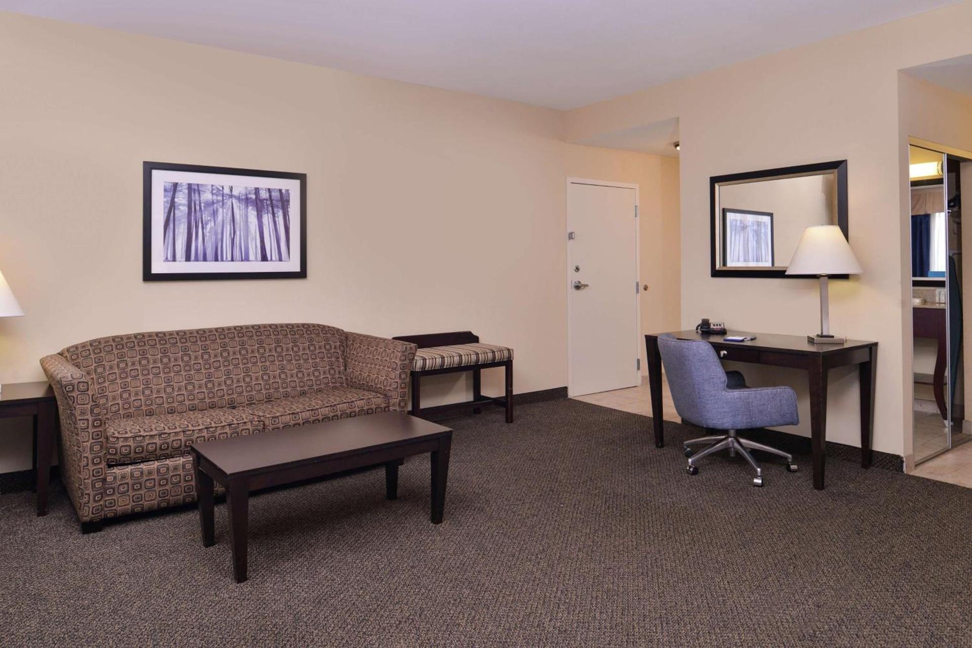 Hampton Inn & Suites Woodward photo 22