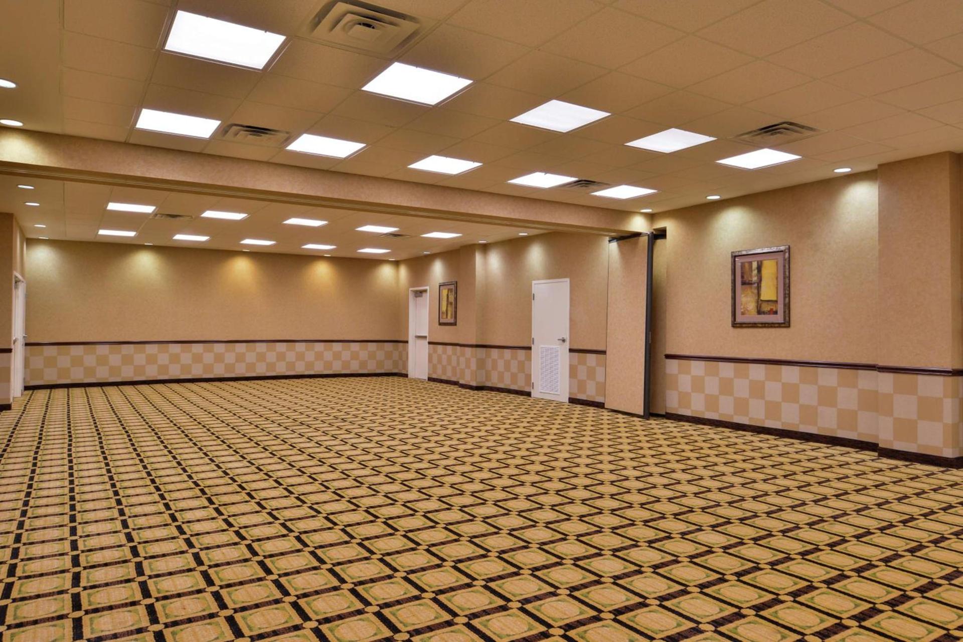 Hampton Inn & Suites Woodward photo 13