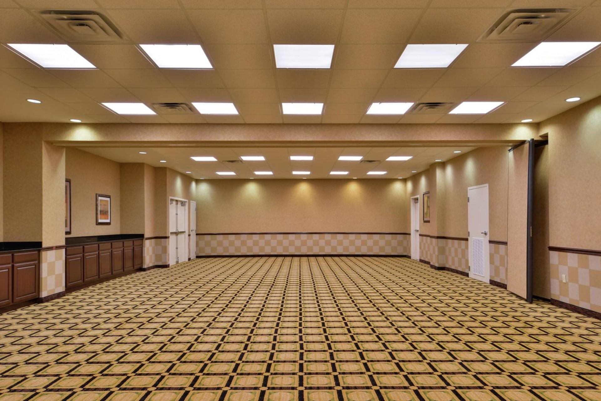 Hampton Inn & Suites Woodward photo 14