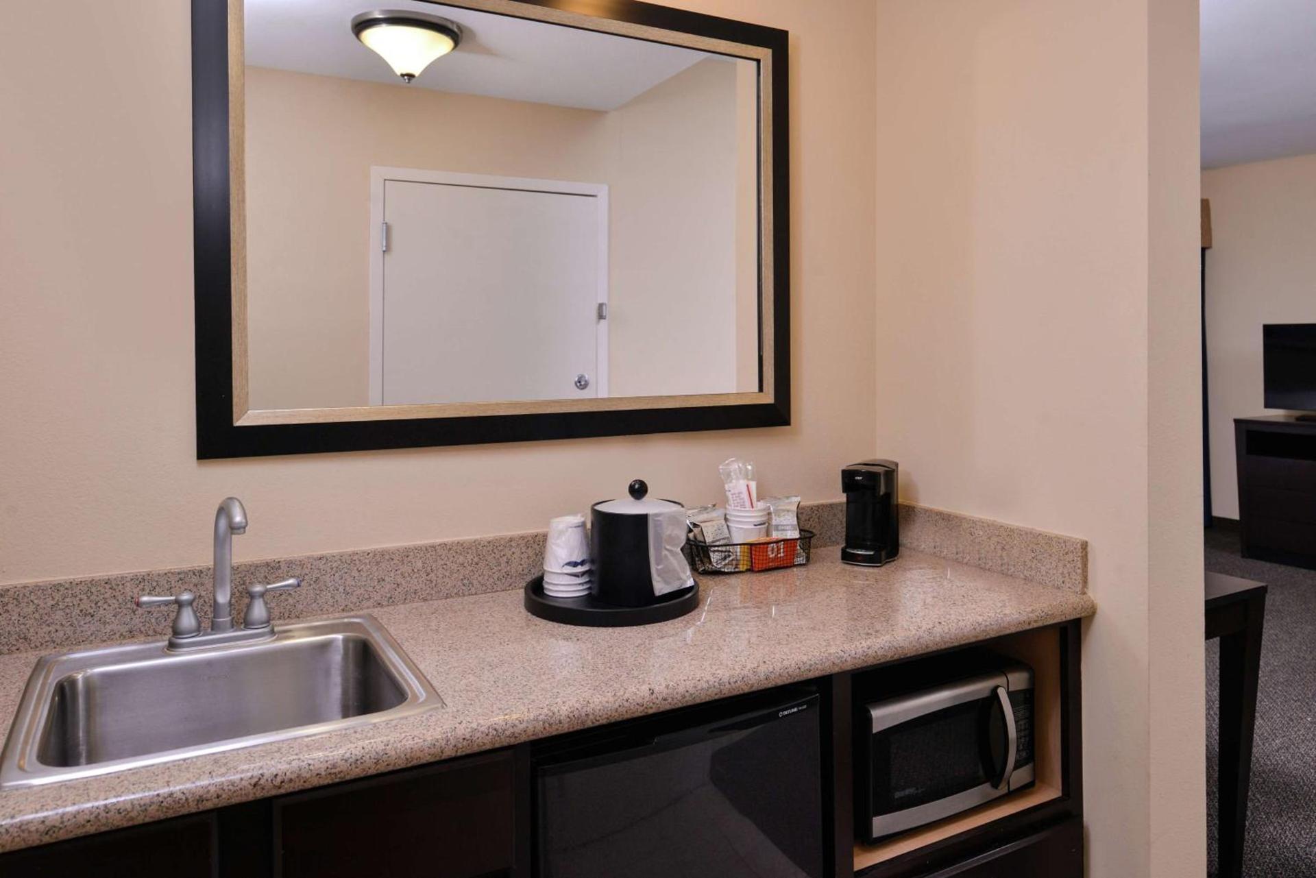 Hampton Inn & Suites Woodward photo 31