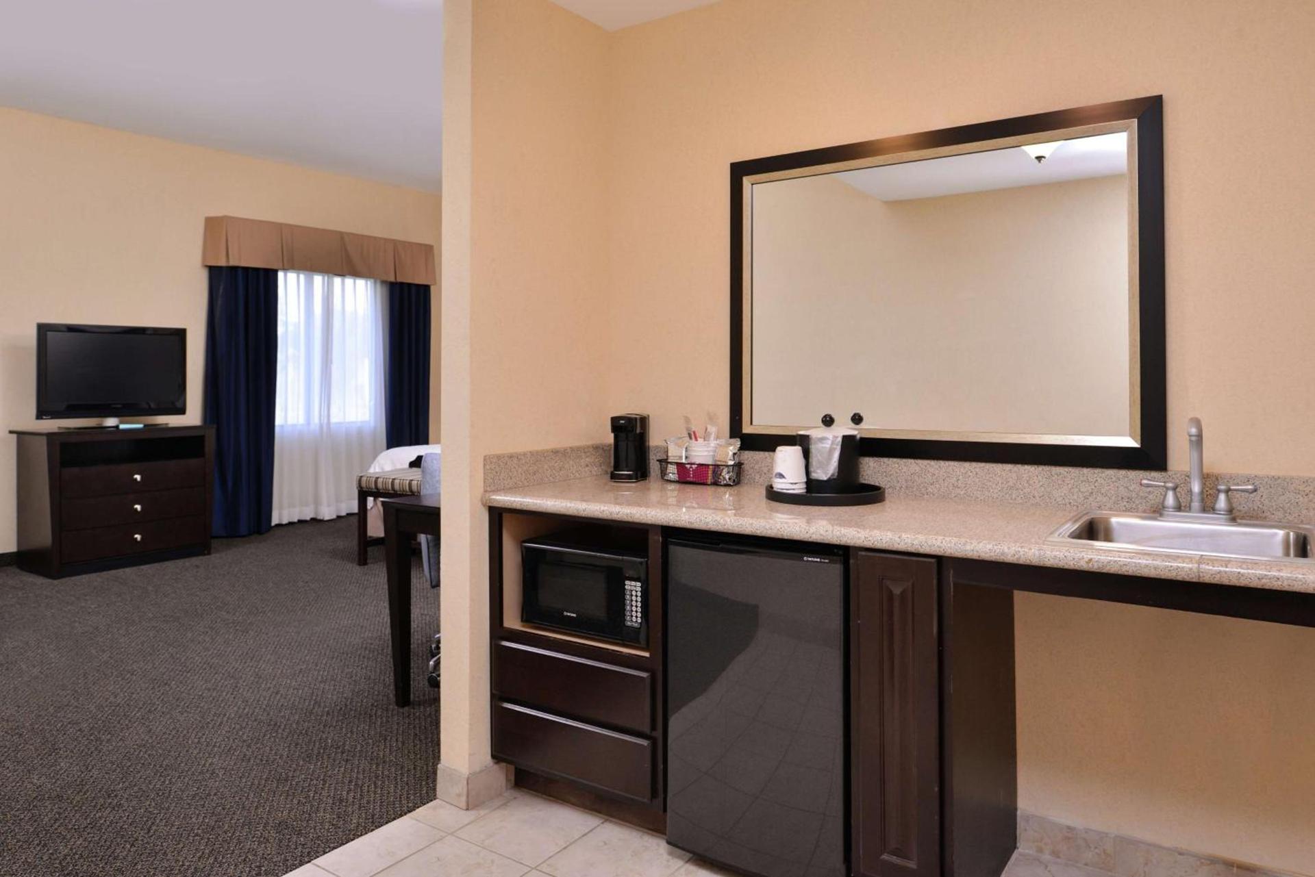 Hampton Inn & Suites Woodward photo 32