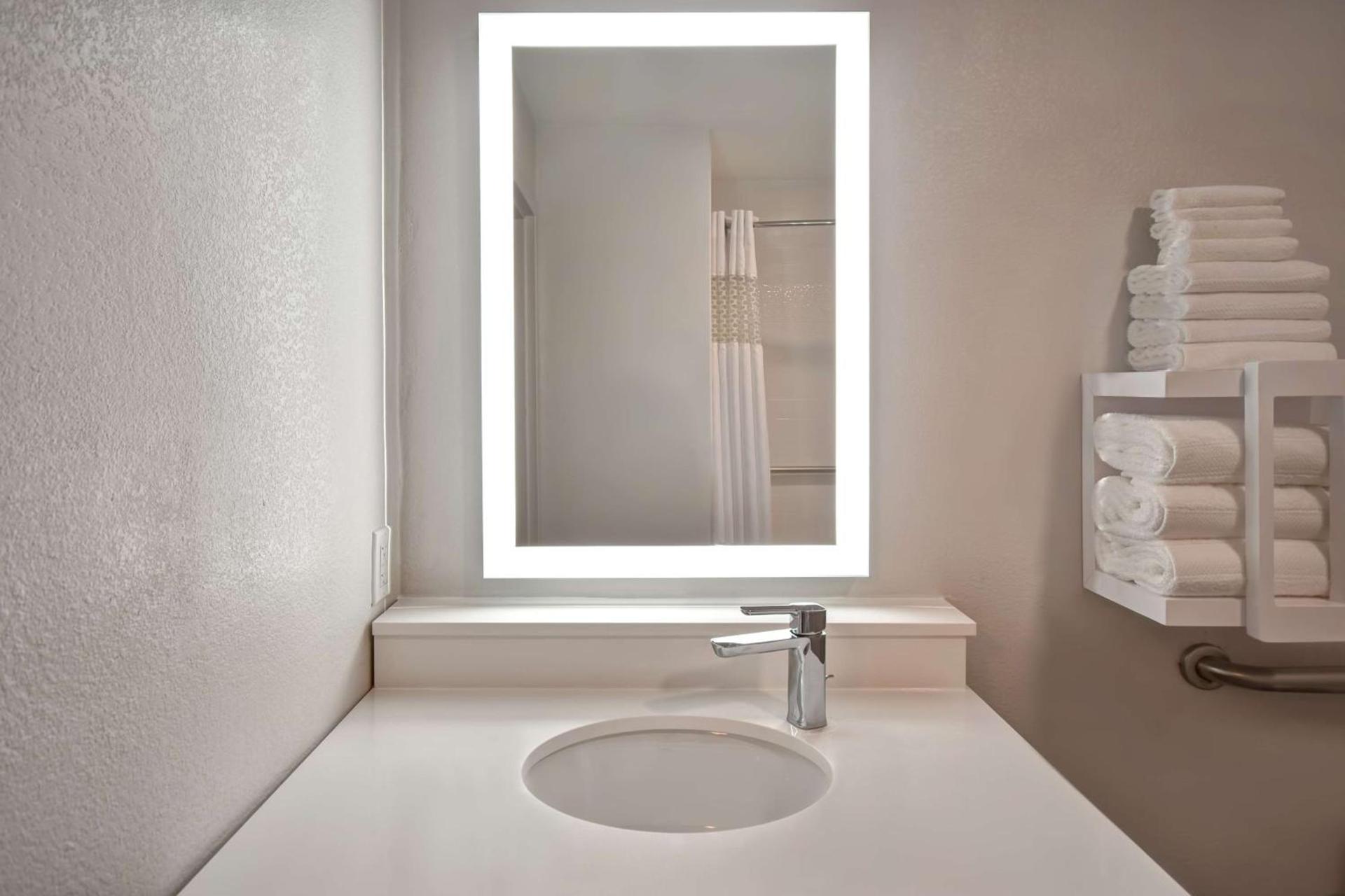 Hampton Inn Potomac Mills Woodbridge photo 27