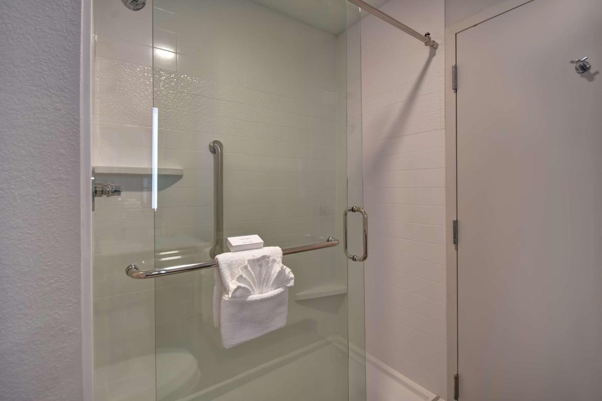 Hampton Inn Potomac Mills Woodbridge photo 34