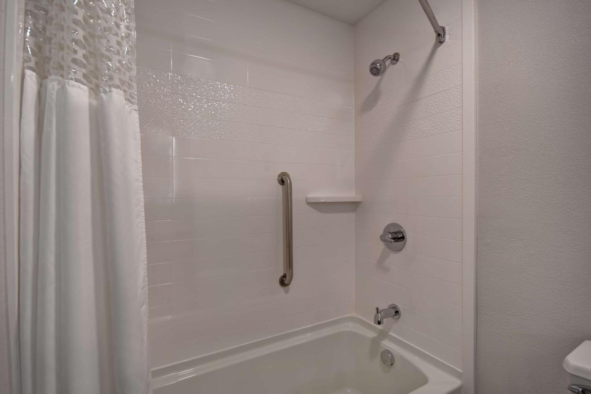 Hampton Inn Potomac Mills Woodbridge photo 37