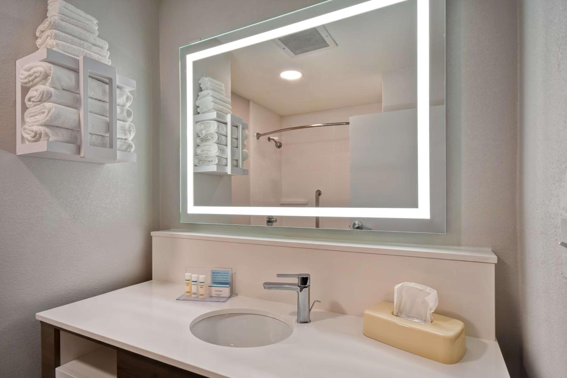 Hampton Inn Potomac Mills Woodbridge photo 43