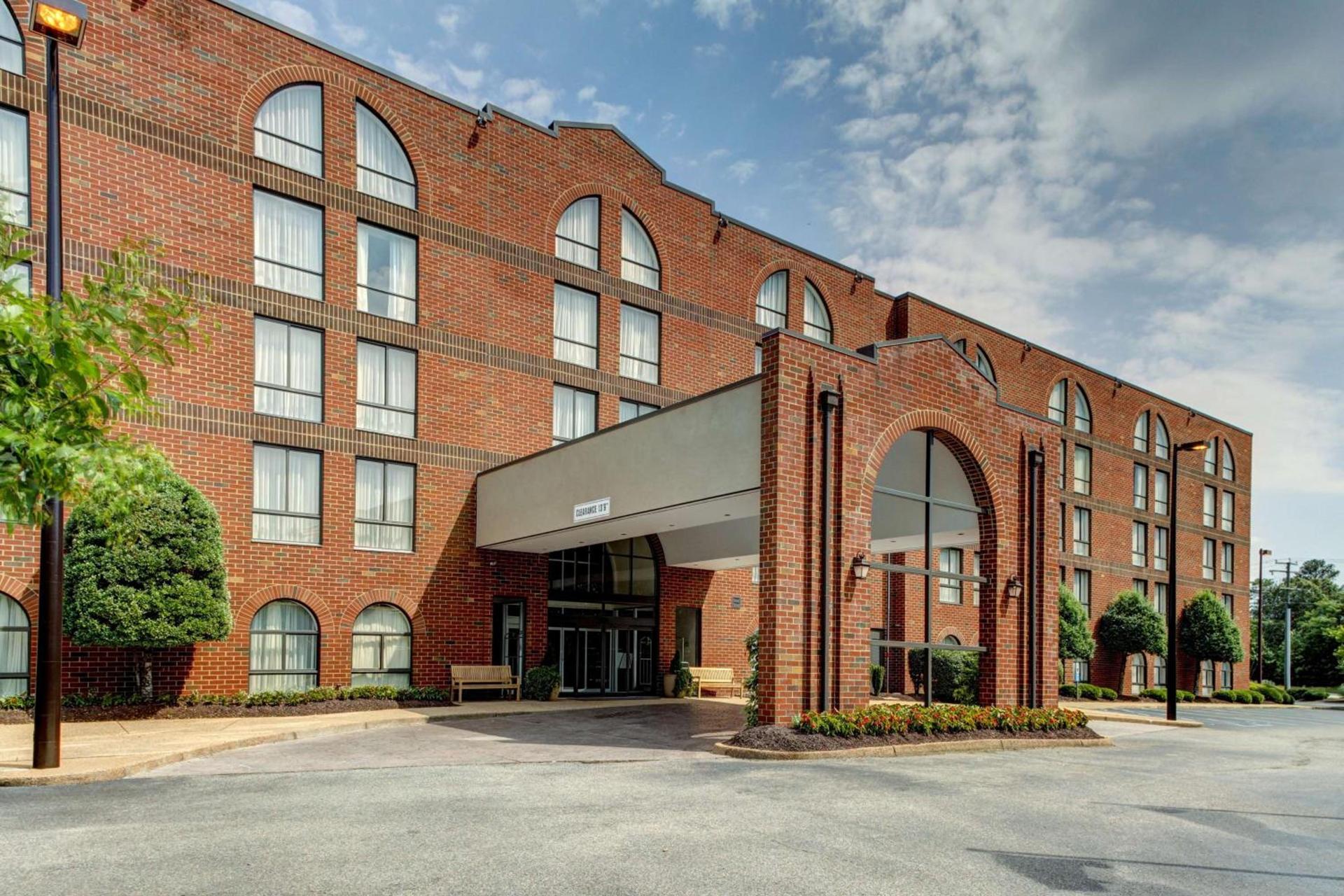 Embassy Suites Williamsburg photo 1