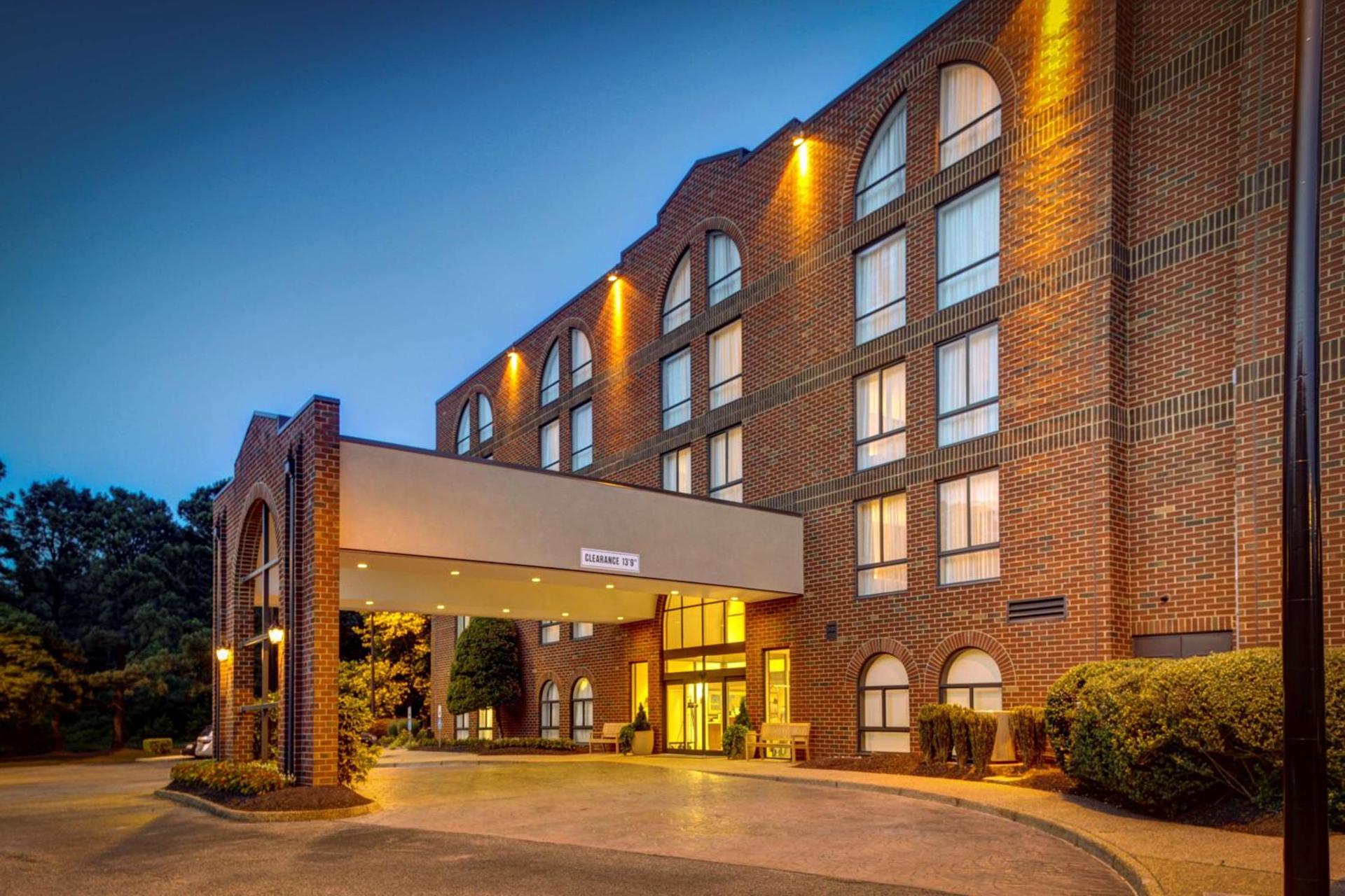 Embassy Suites Williamsburg photo 2