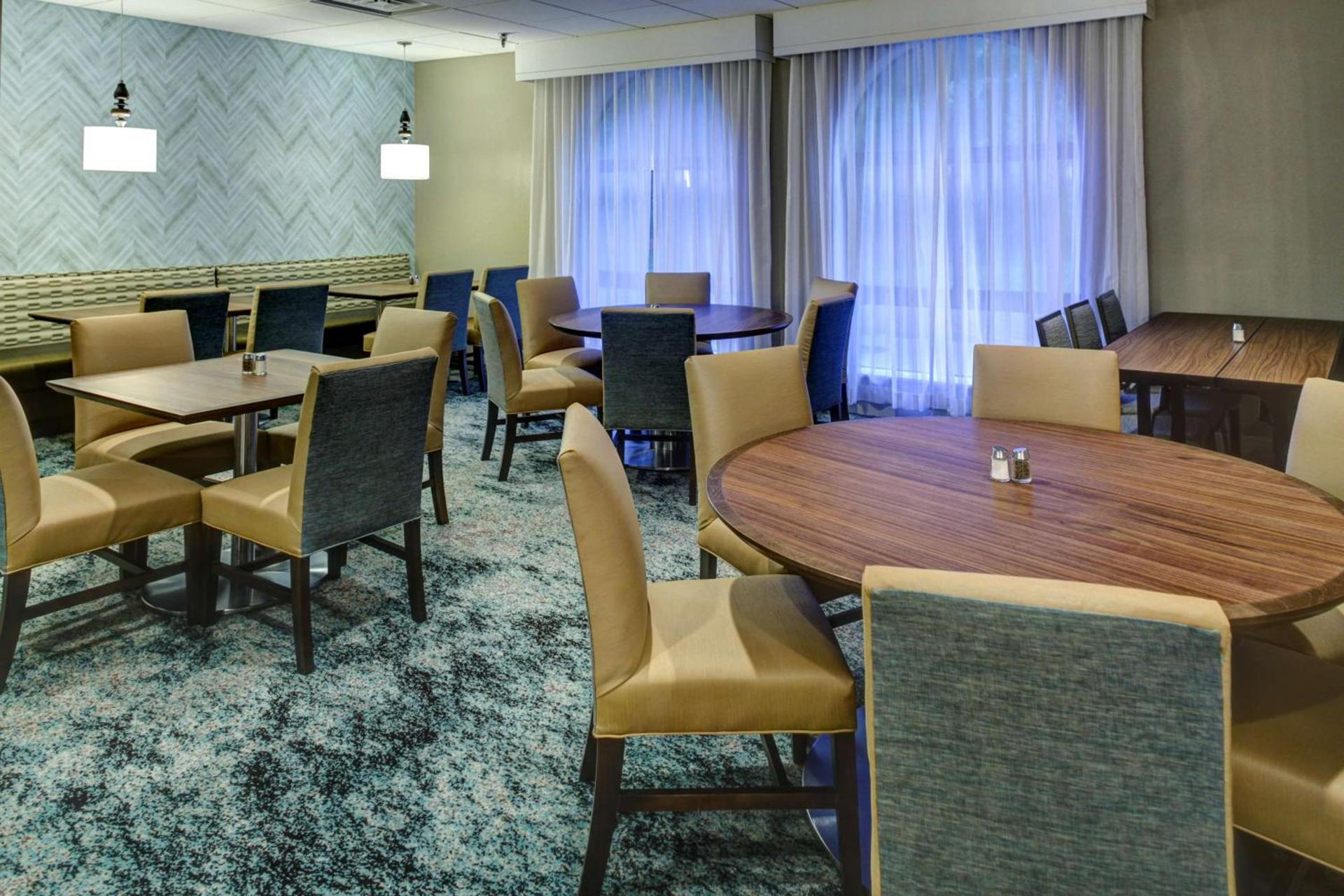 Embassy Suites Williamsburg photo 15
