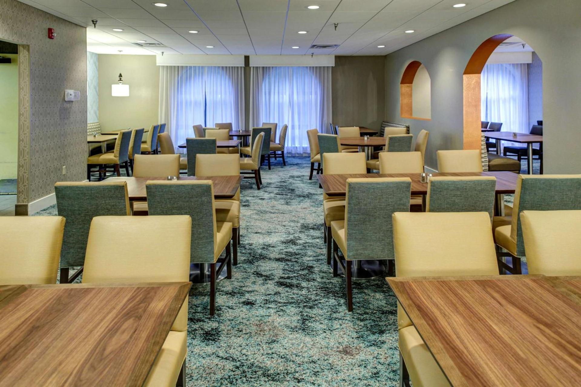 Embassy Suites Williamsburg photo 16