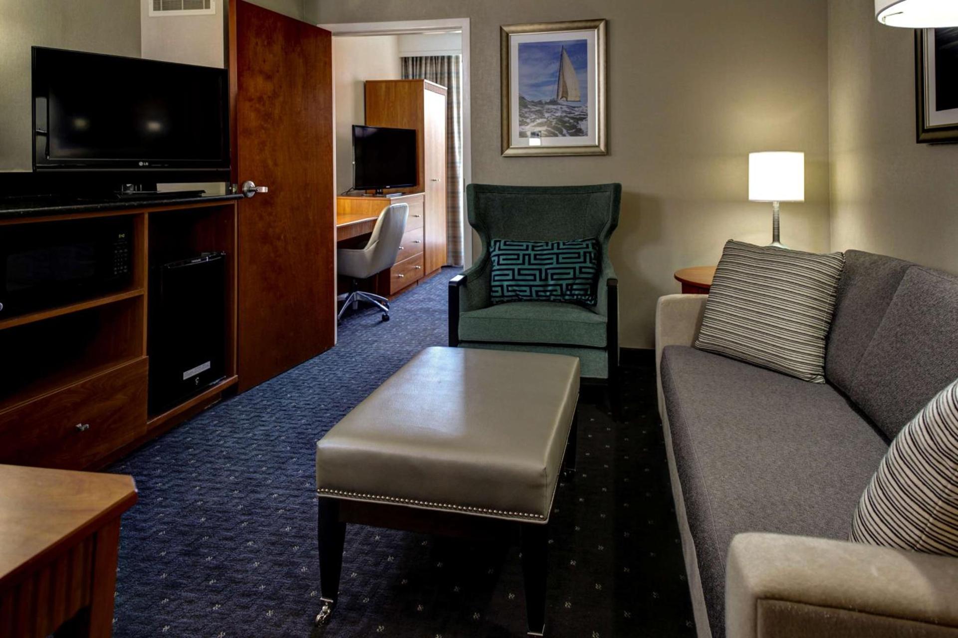 Embassy Suites Williamsburg photo 23