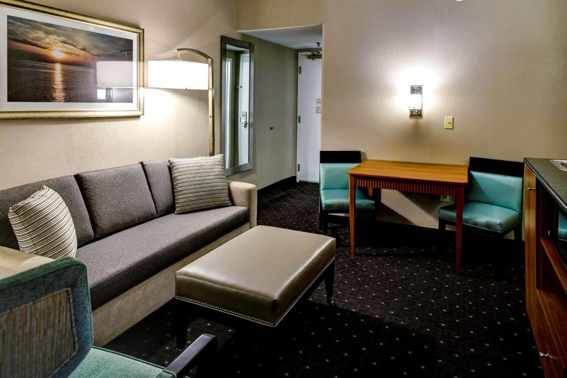 Embassy Suites Williamsburg photo 26