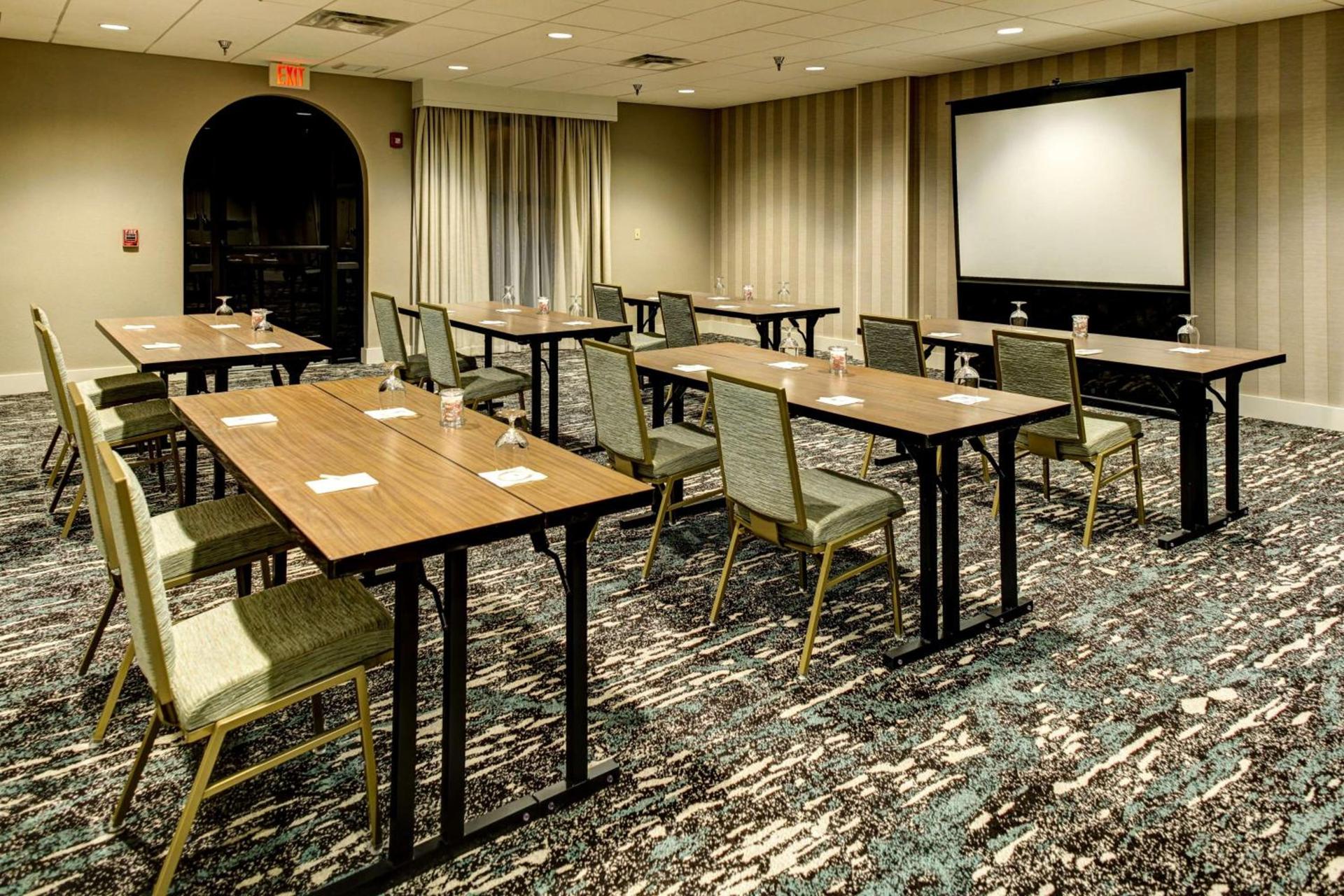 Embassy Suites Williamsburg photo 28