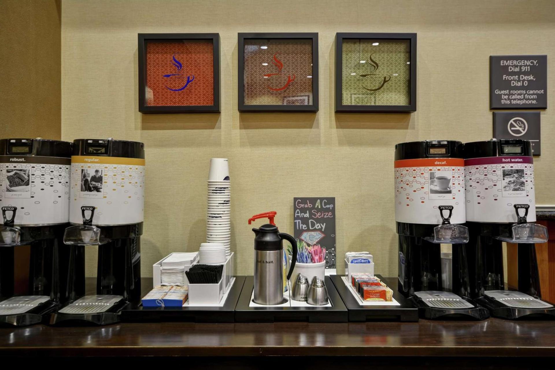Hampton Inn & Suites Yuma photo 11