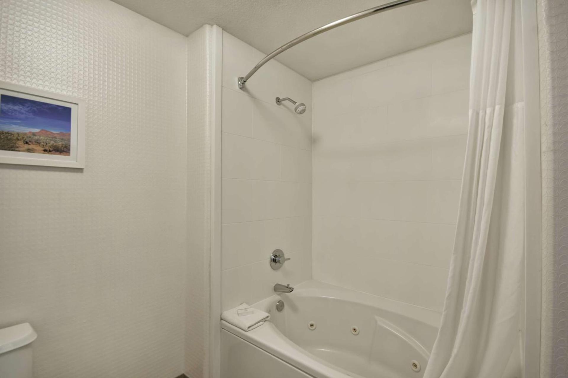 Hampton Inn & Suites Yuma photo 24
