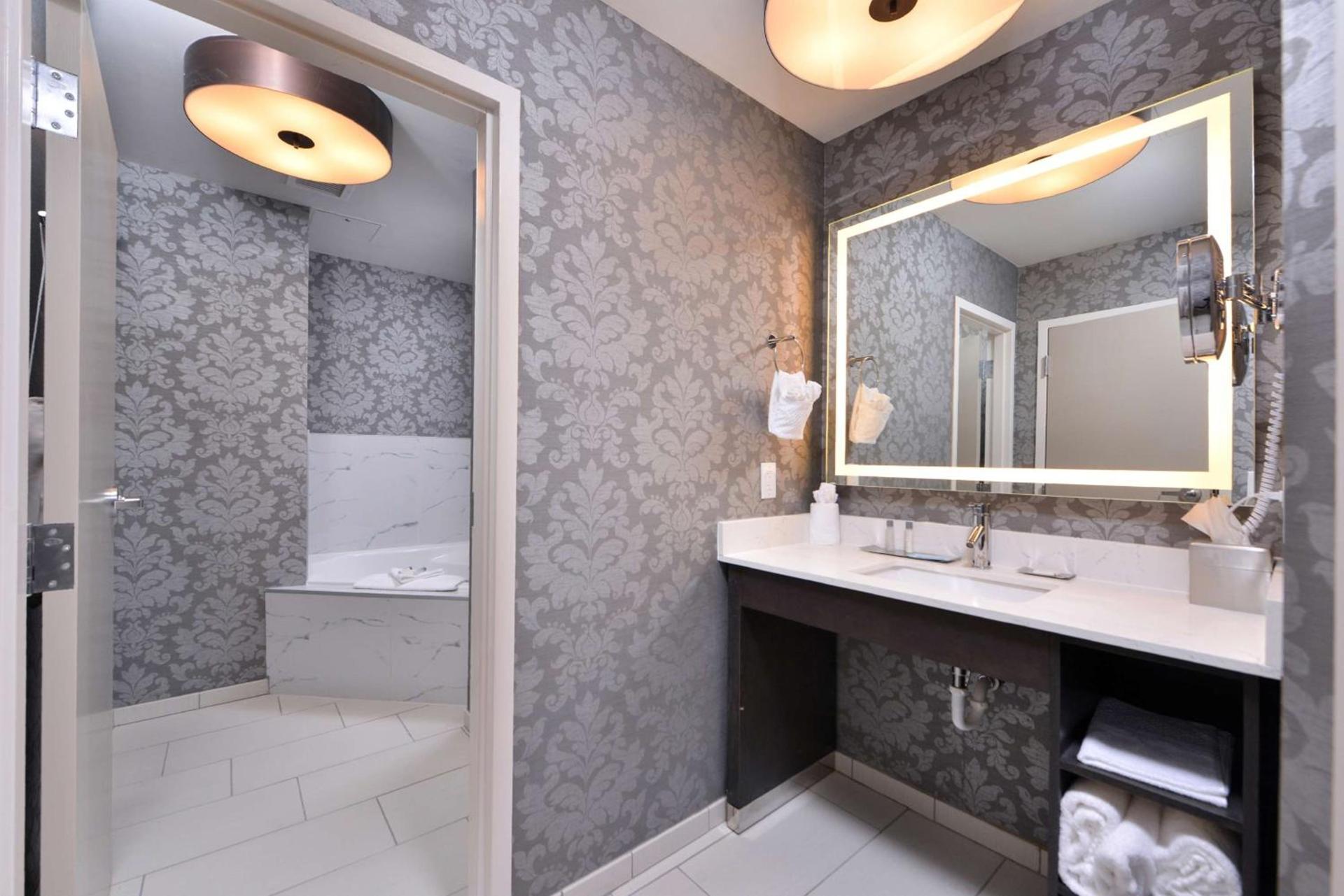 DoubleTree by Hilton Utica photo 62