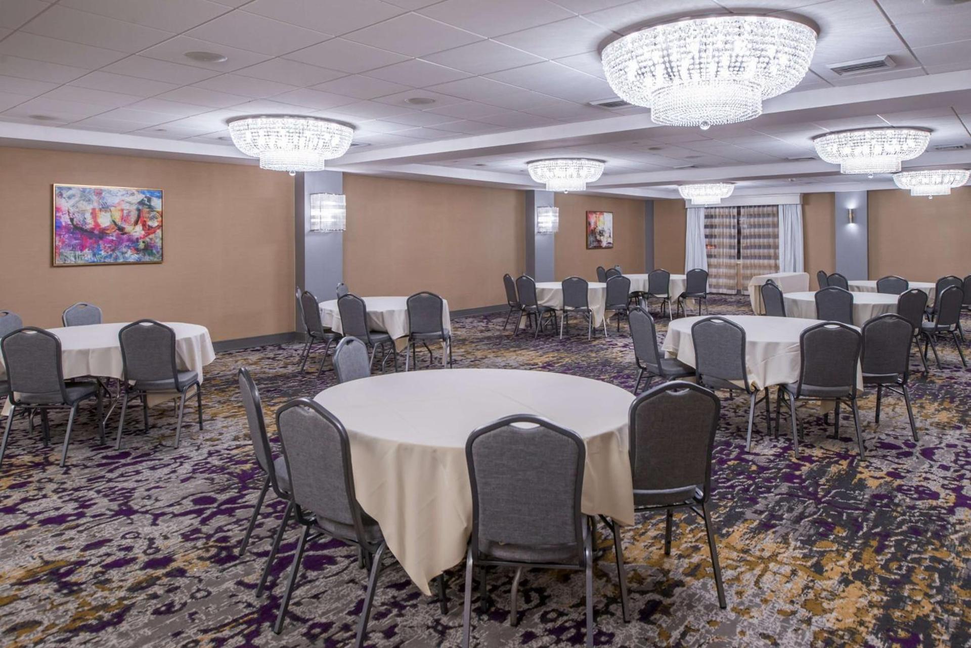 DoubleTree by Hilton Utica photo 85