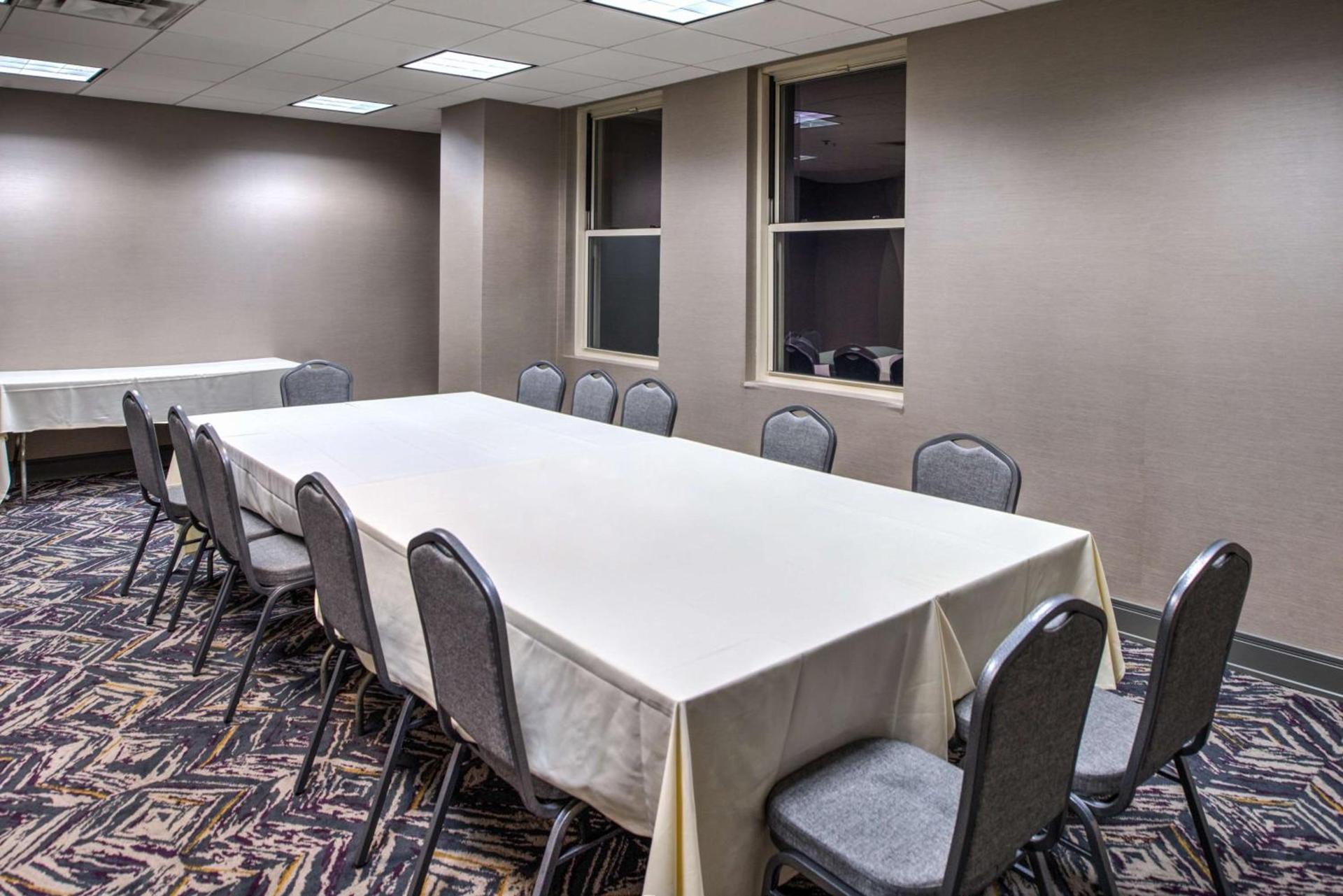 DoubleTree by Hilton Utica photo 89
