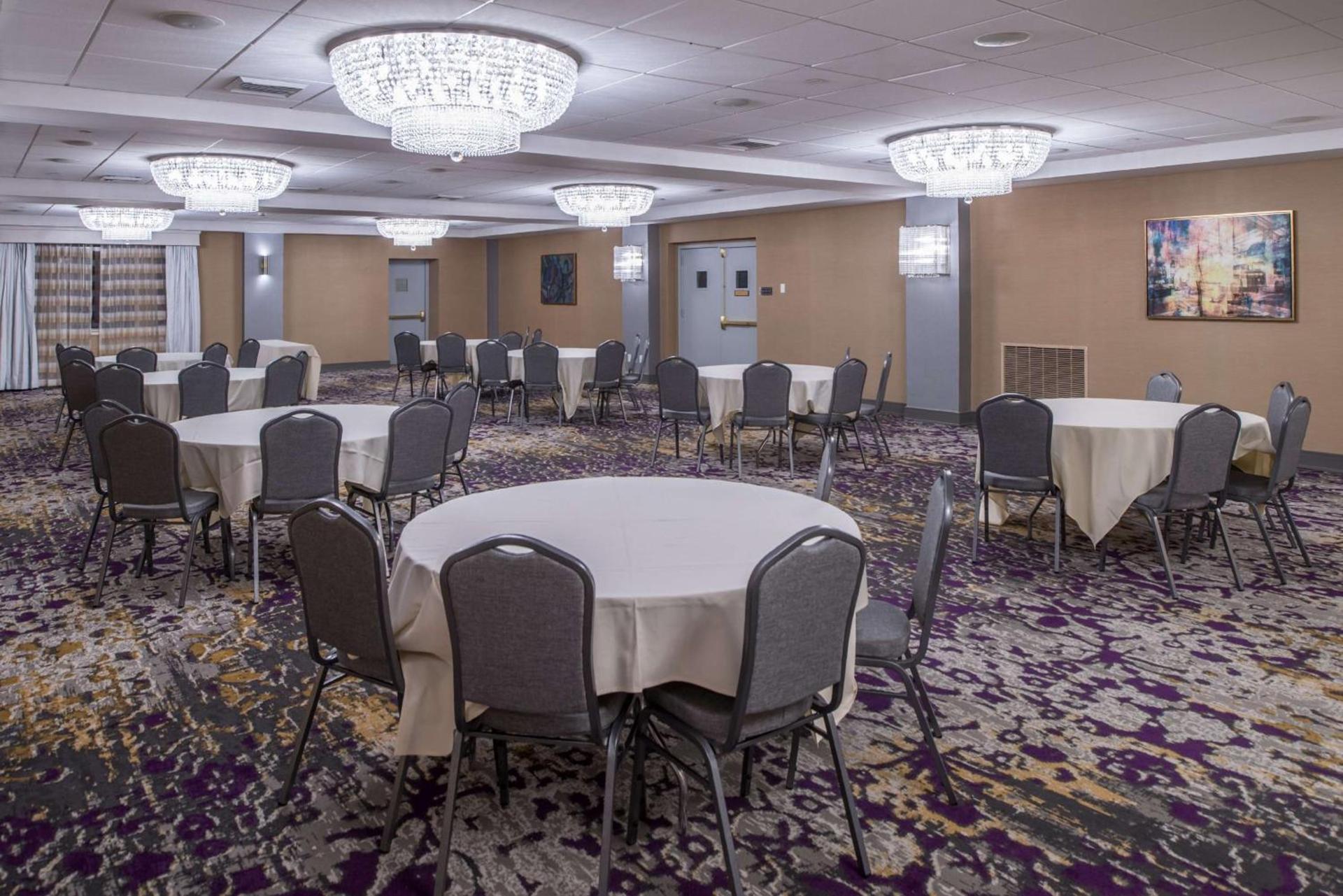 DoubleTree by Hilton Utica photo 92