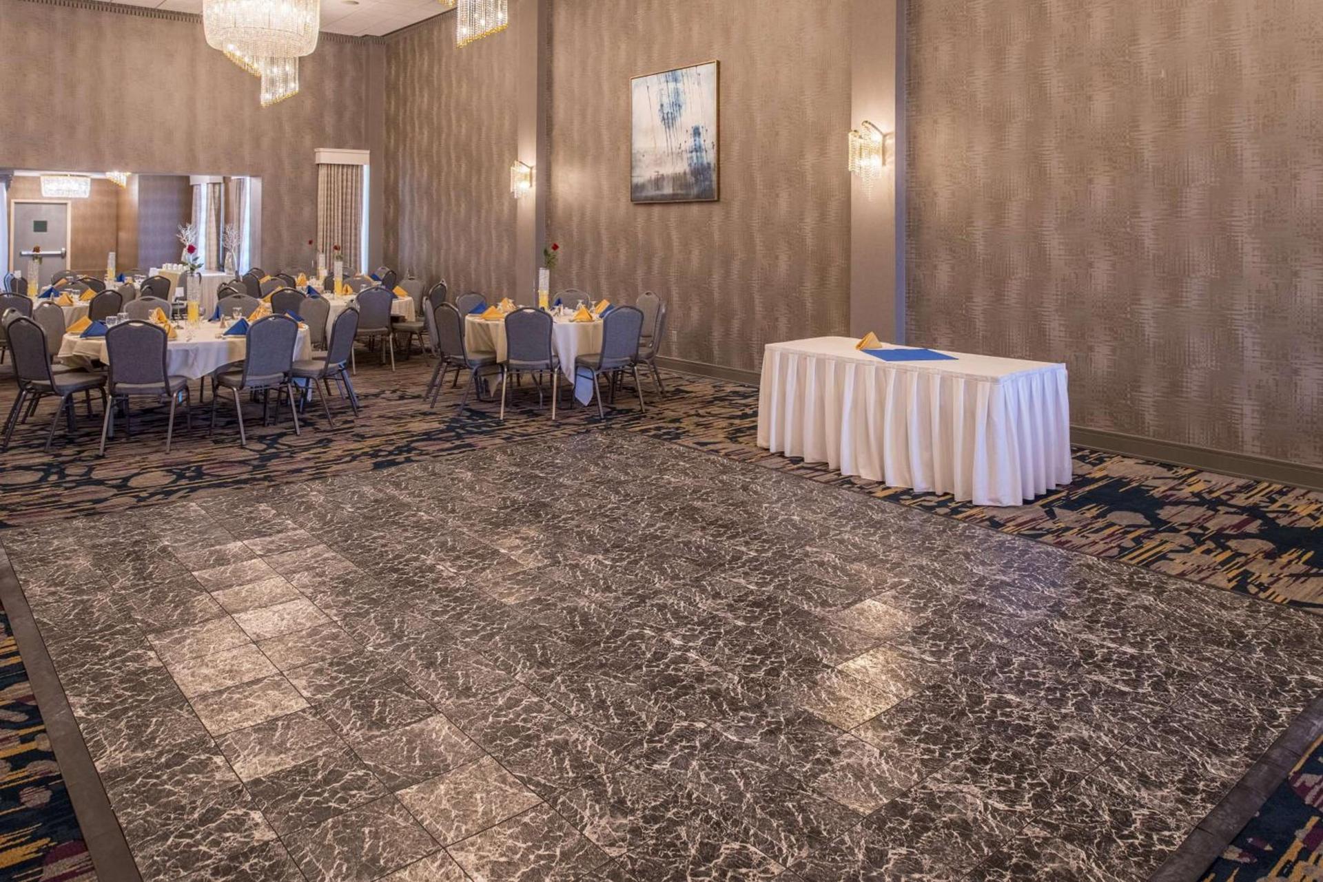 DoubleTree by Hilton Utica photo 94
