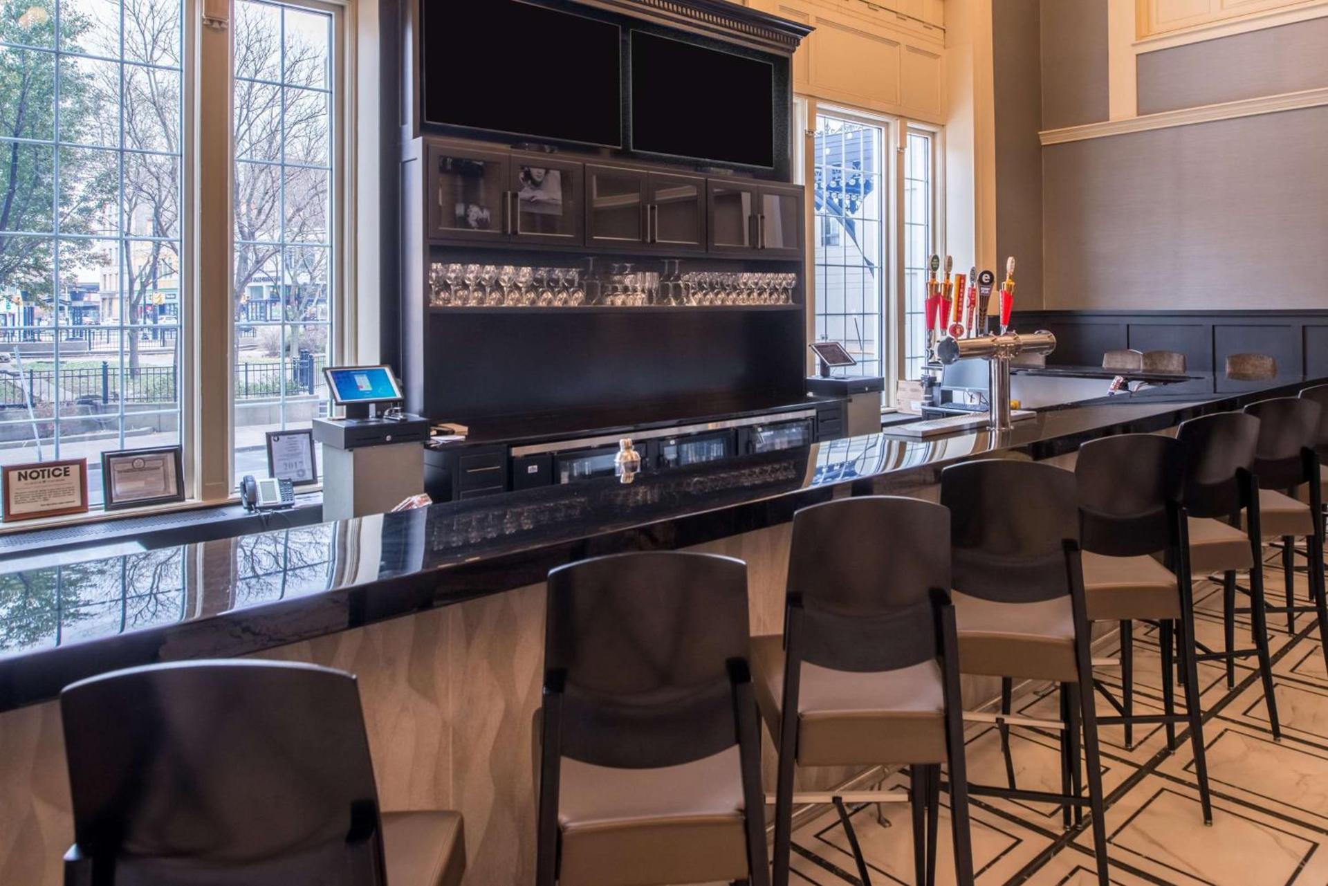 DoubleTree by Hilton Utica photo 100