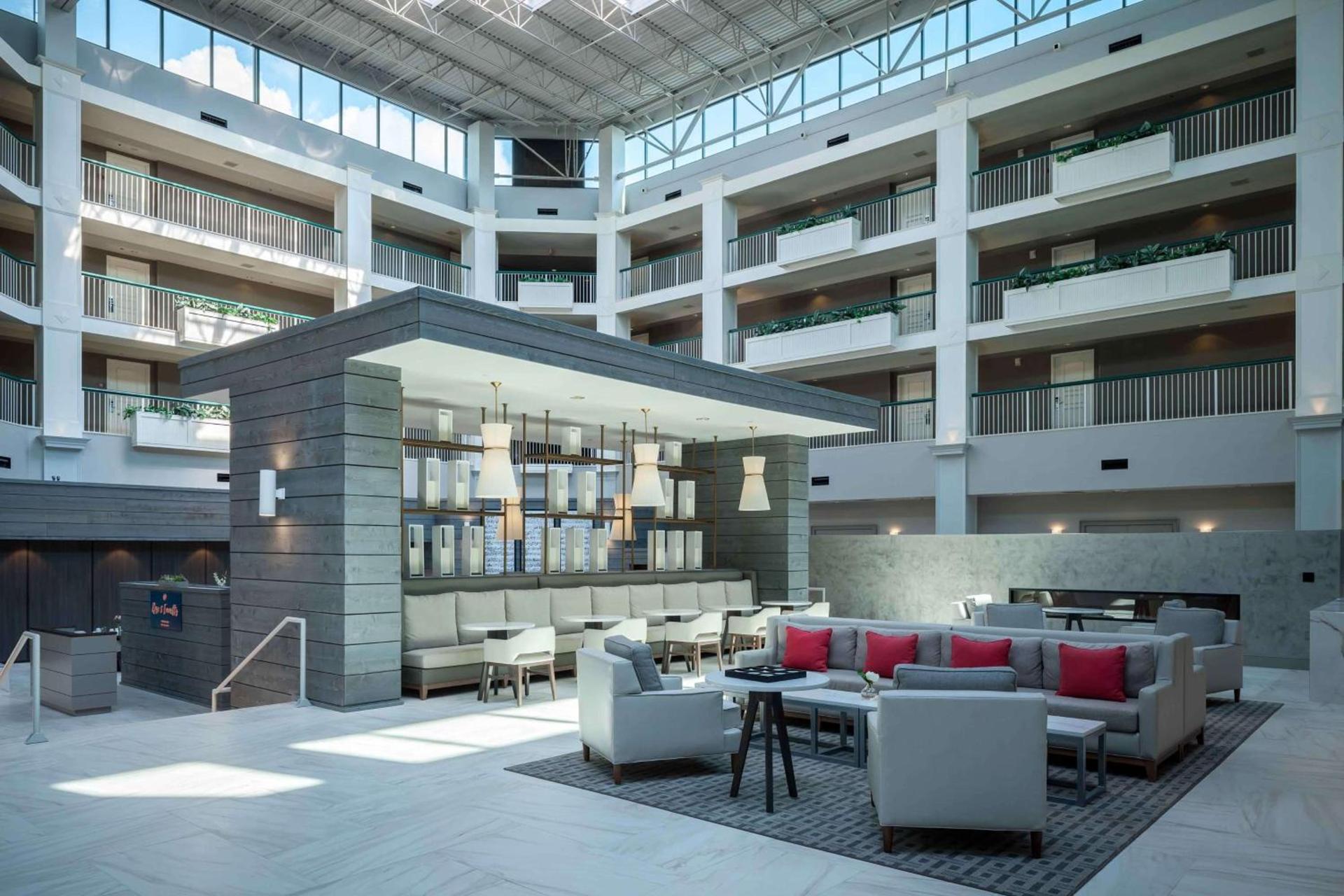 Hilton Suites Brentwood photo 8