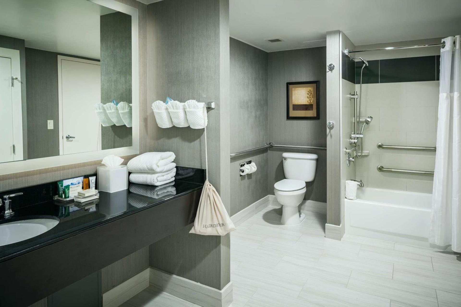 Hilton Suites Brentwood photo 35