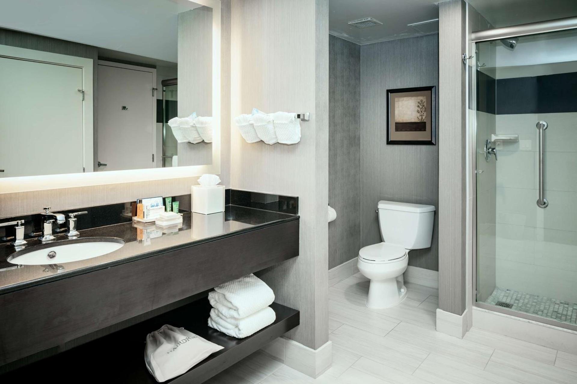 Hilton Suites Brentwood photo 36
