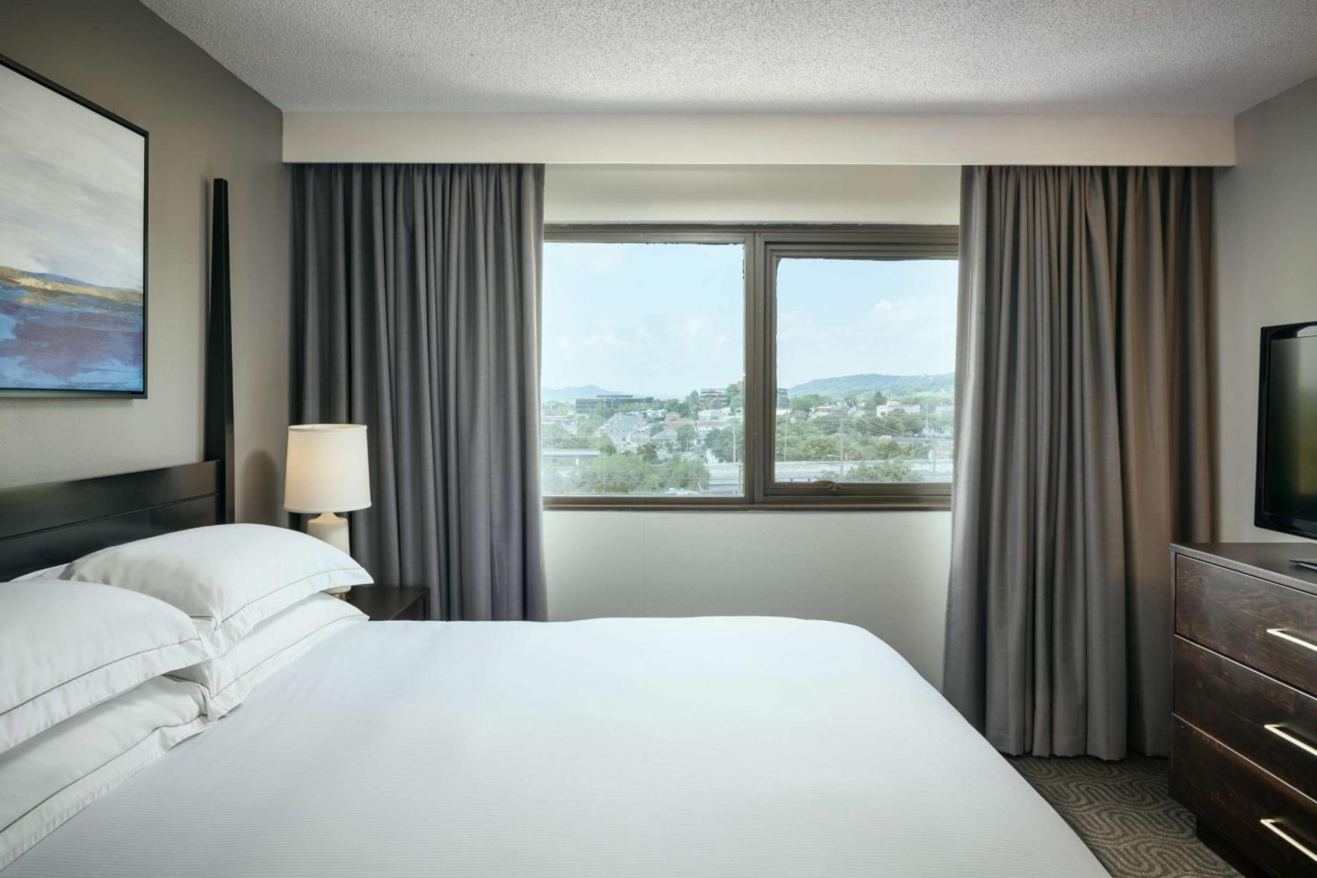Hilton Suites Brentwood photo 37