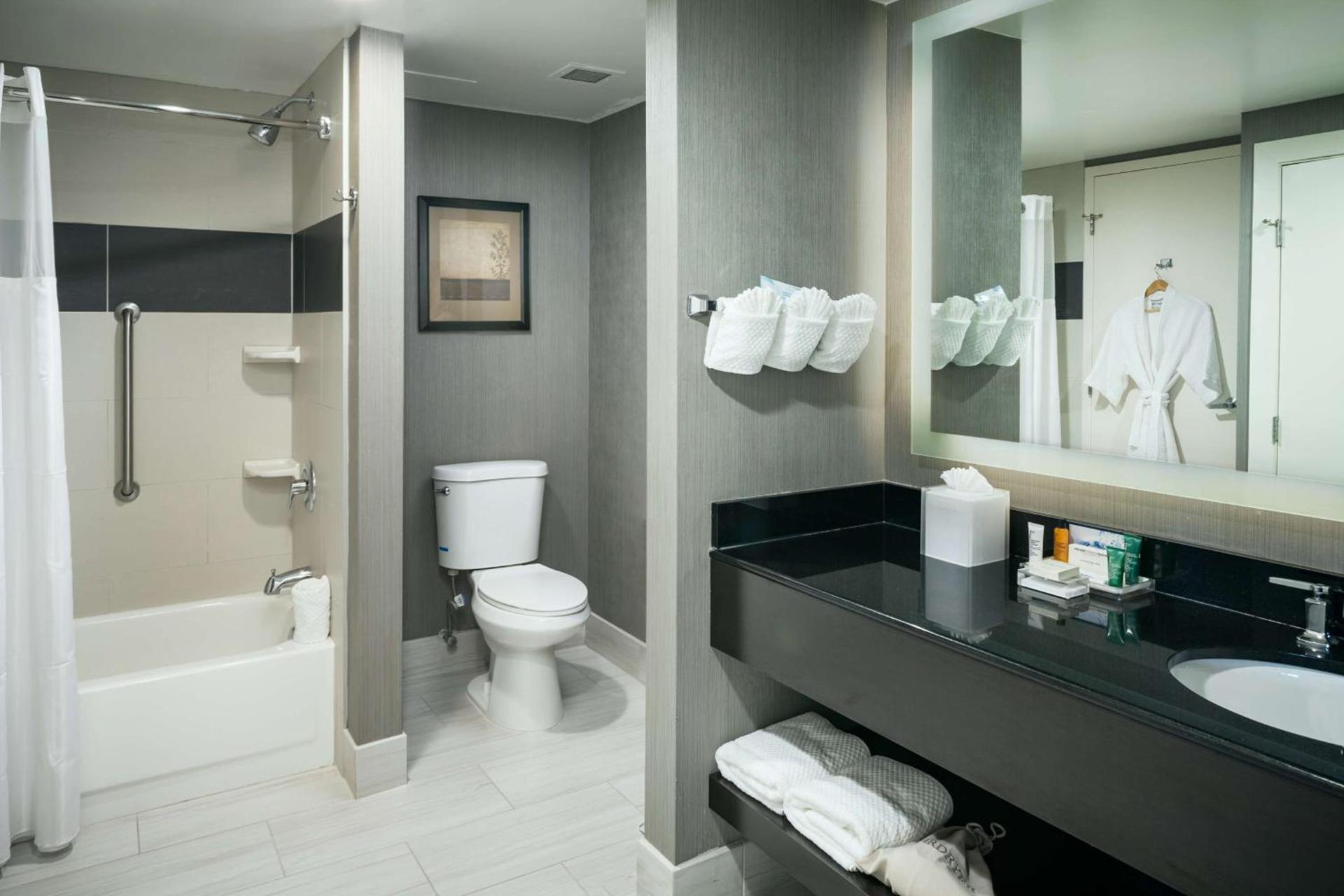 Hilton Suites Brentwood photo 43