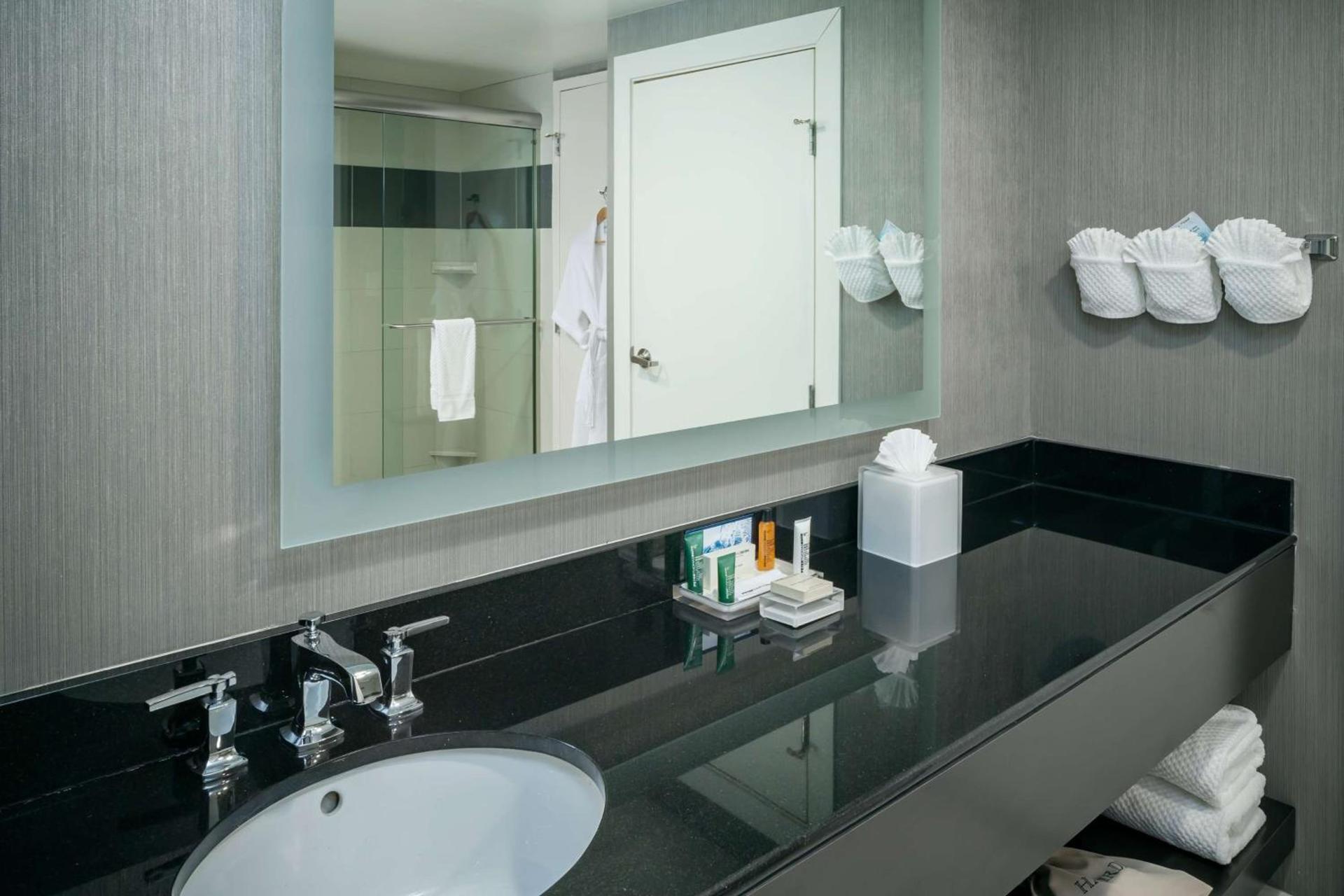 Hilton Suites Brentwood photo 48