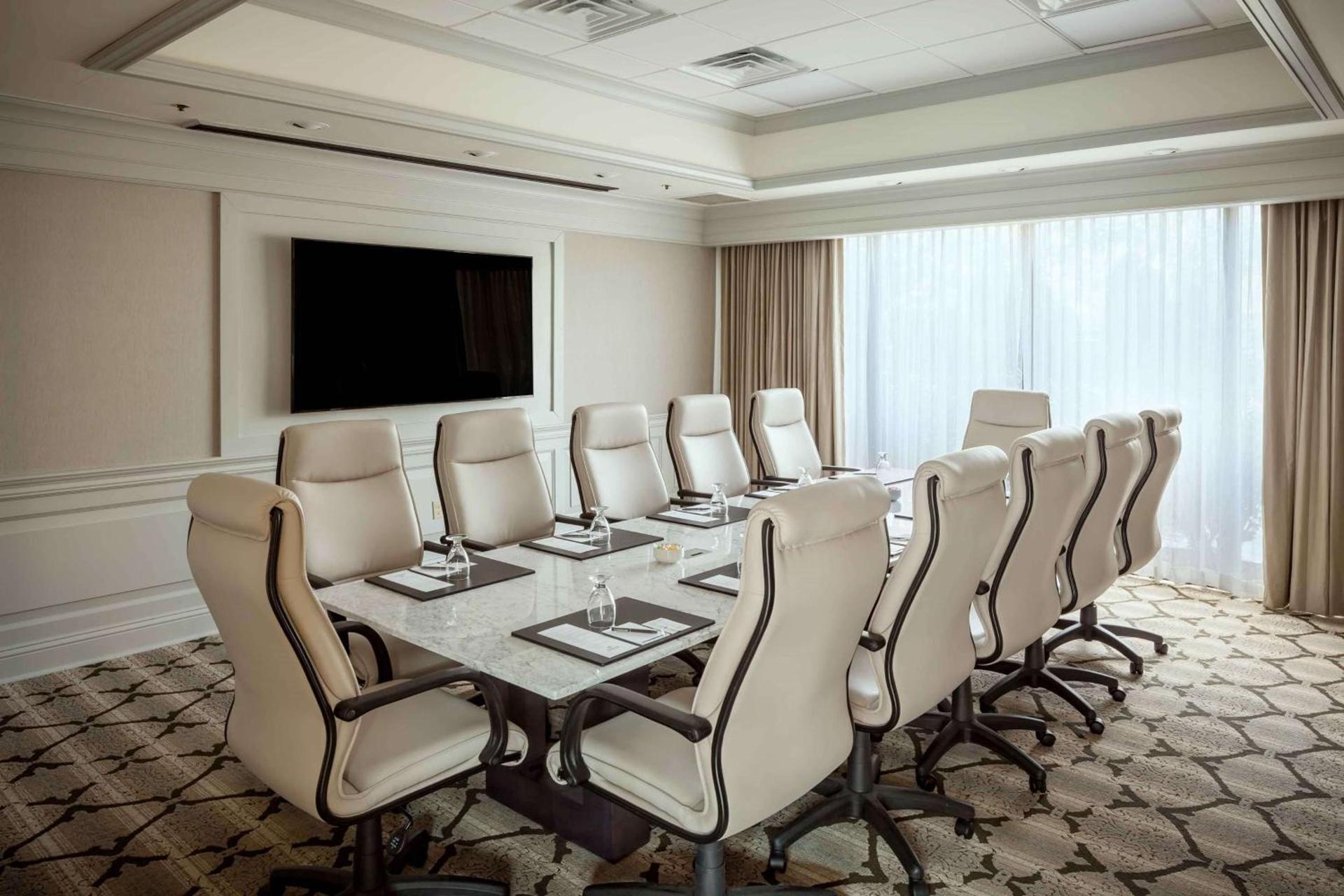 Hilton Suites Brentwood photo 56