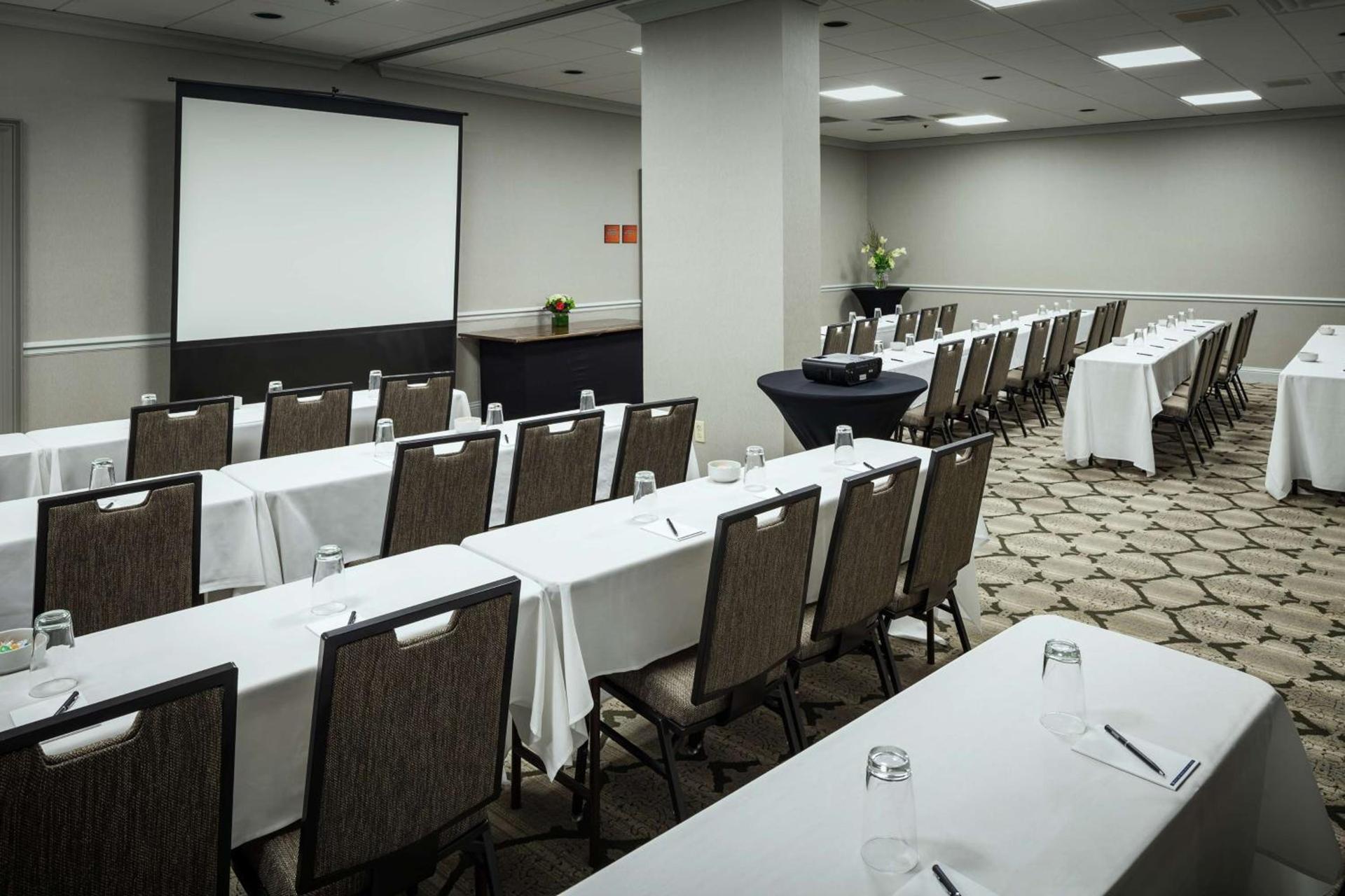 Hilton Suites Brentwood photo 55