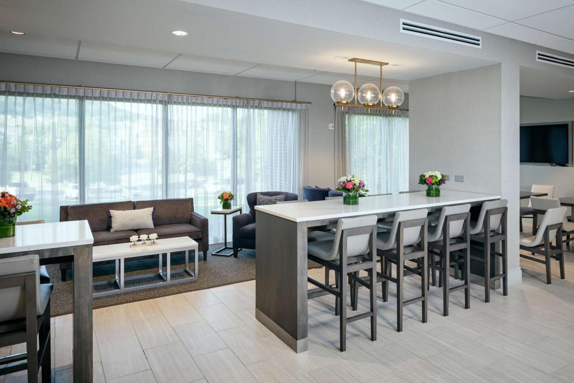 Hilton Suites Brentwood photo 62