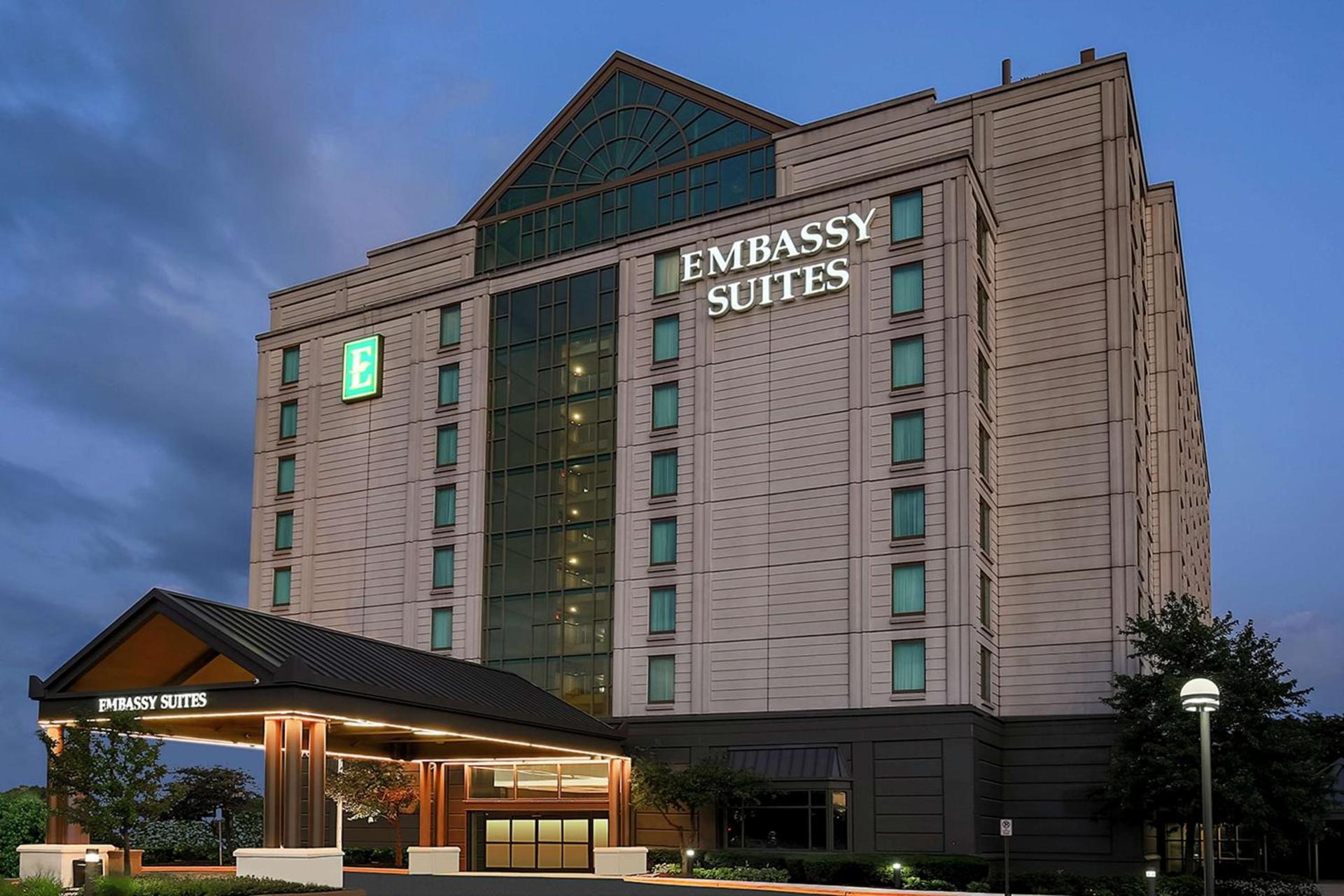 Embassy Suites by Hilton Chicago Lombard photo 2