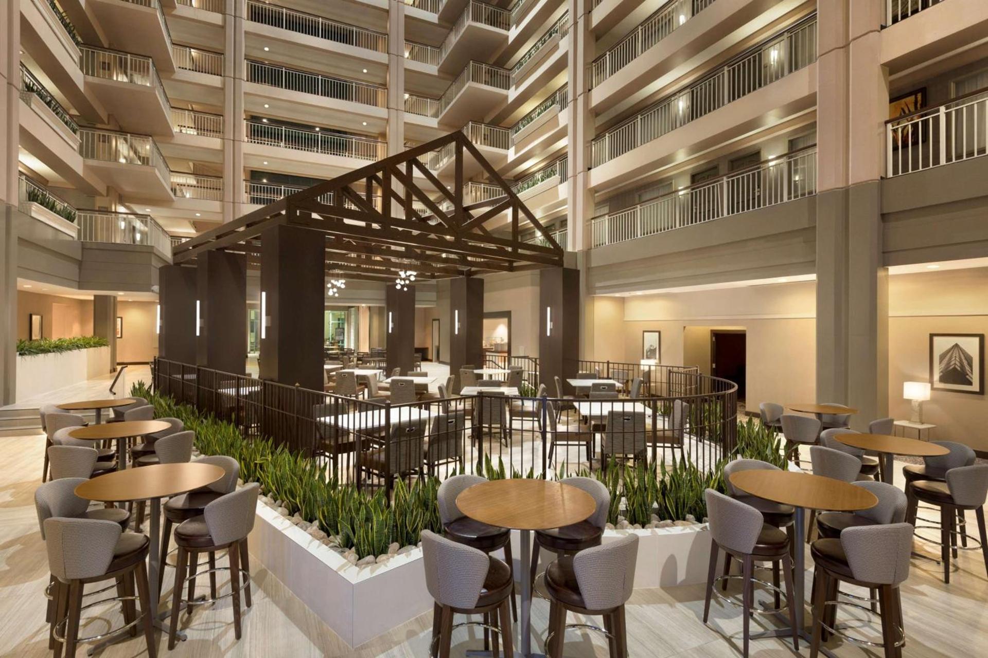 Embassy Suites by Hilton Chicago Lombard photo 5