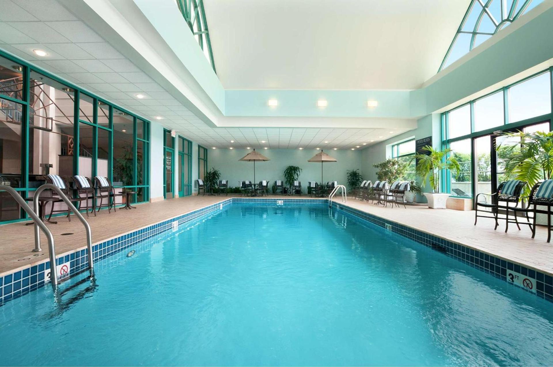 Embassy Suites by Hilton Chicago Lombard photo 8