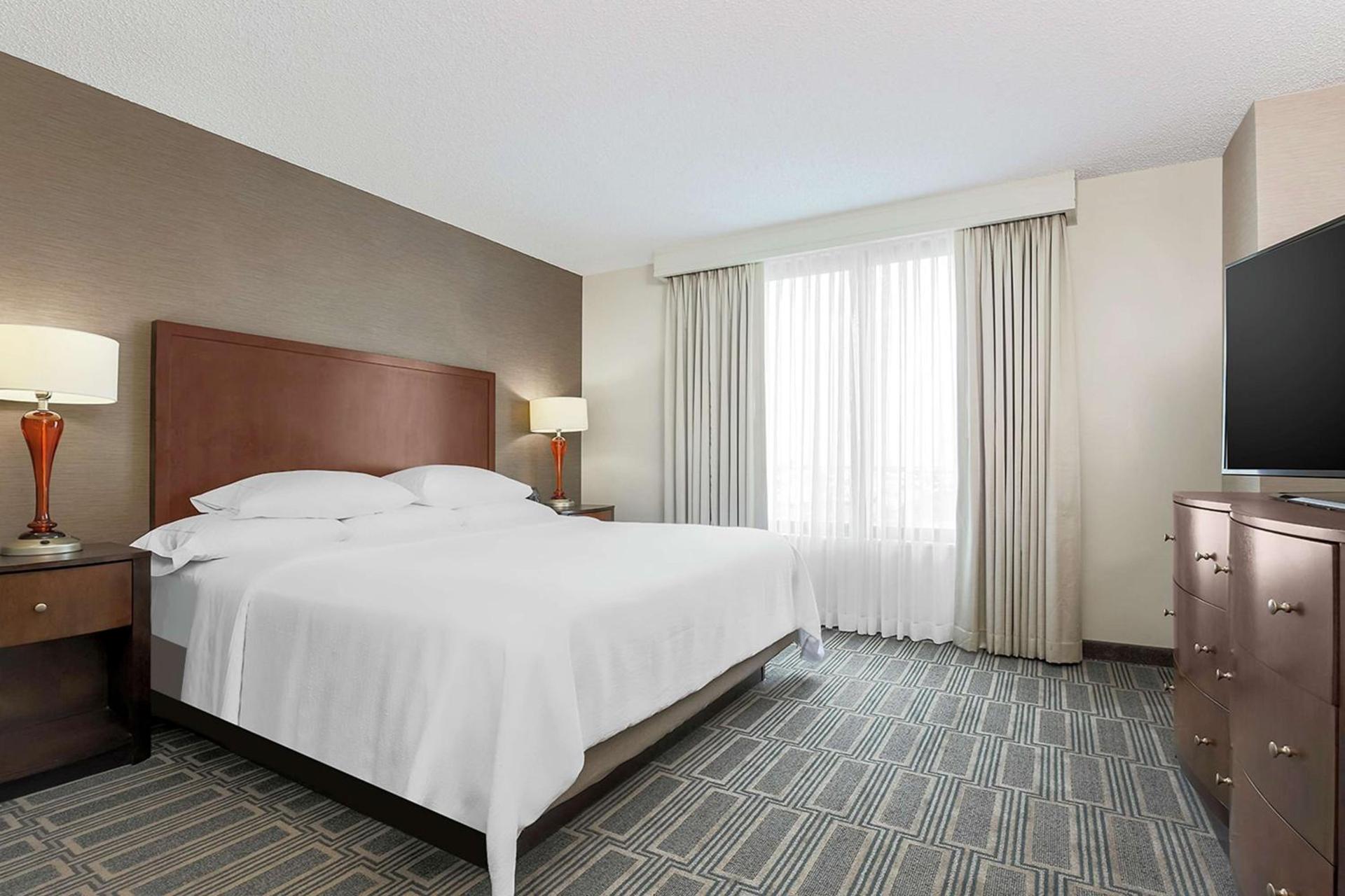 Embassy Suites by Hilton Chicago Lombard photo 18