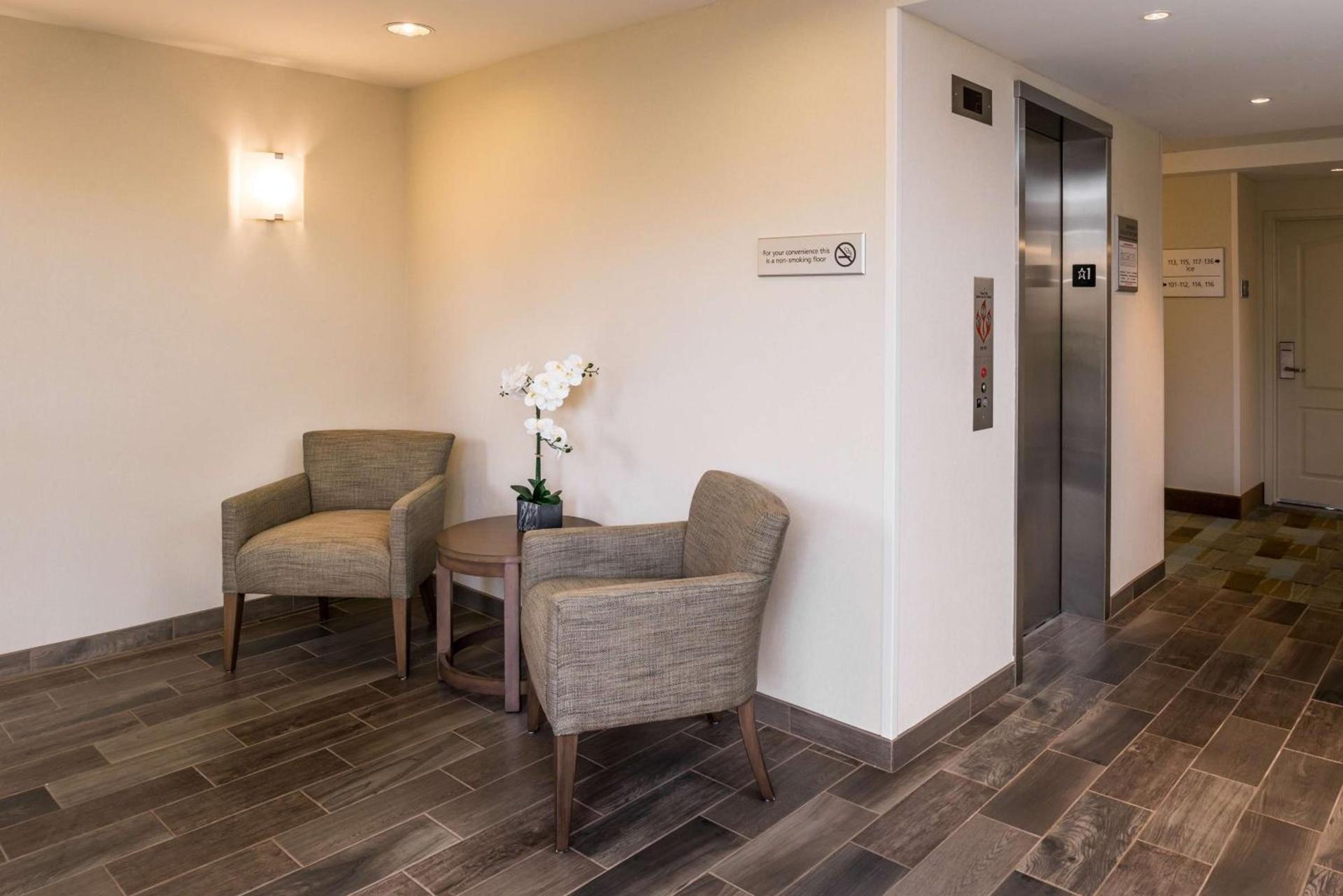 Hampton Inn Channel Islands Harbor photo 10