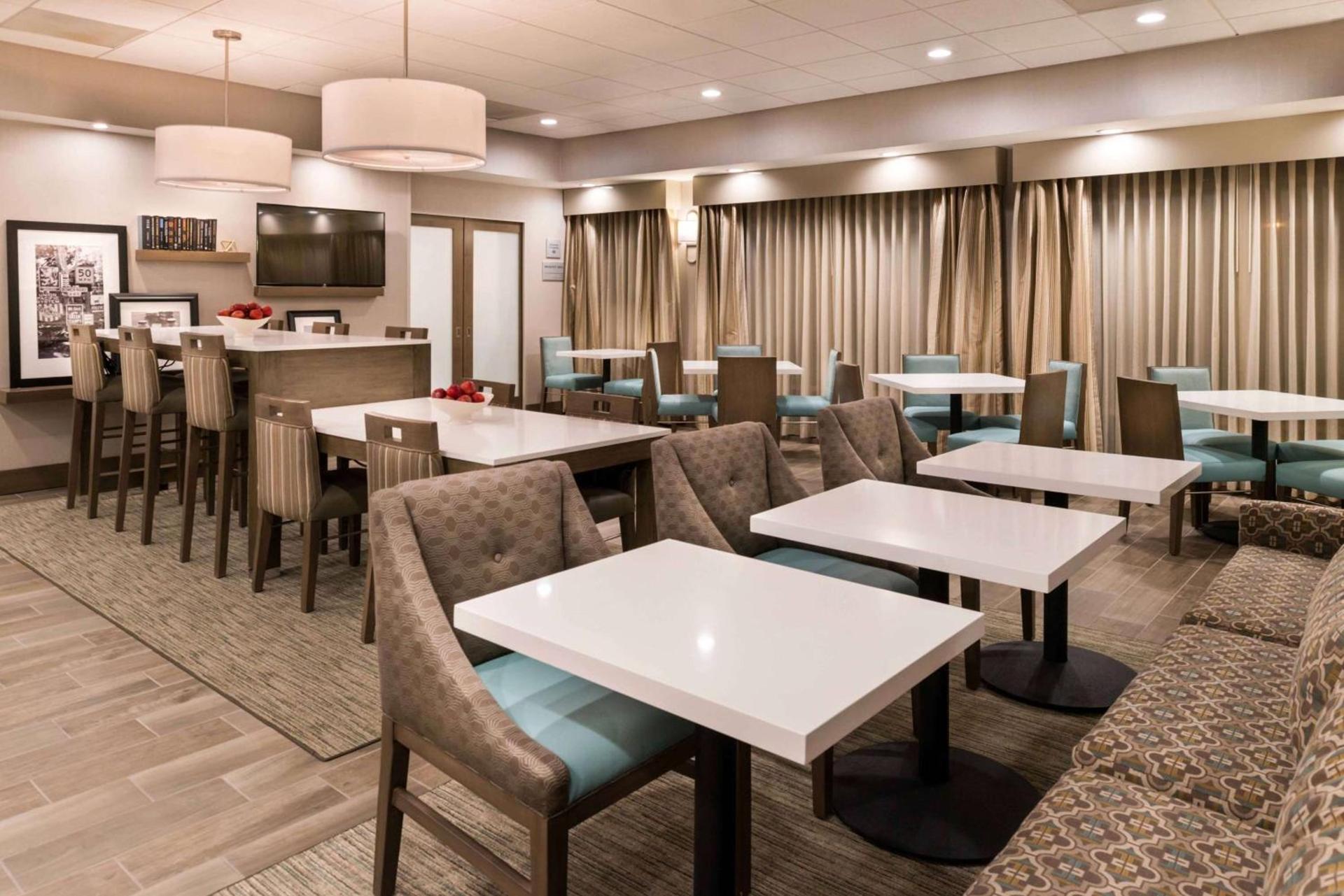 Hampton Inn Channel Islands Harbor photo 14