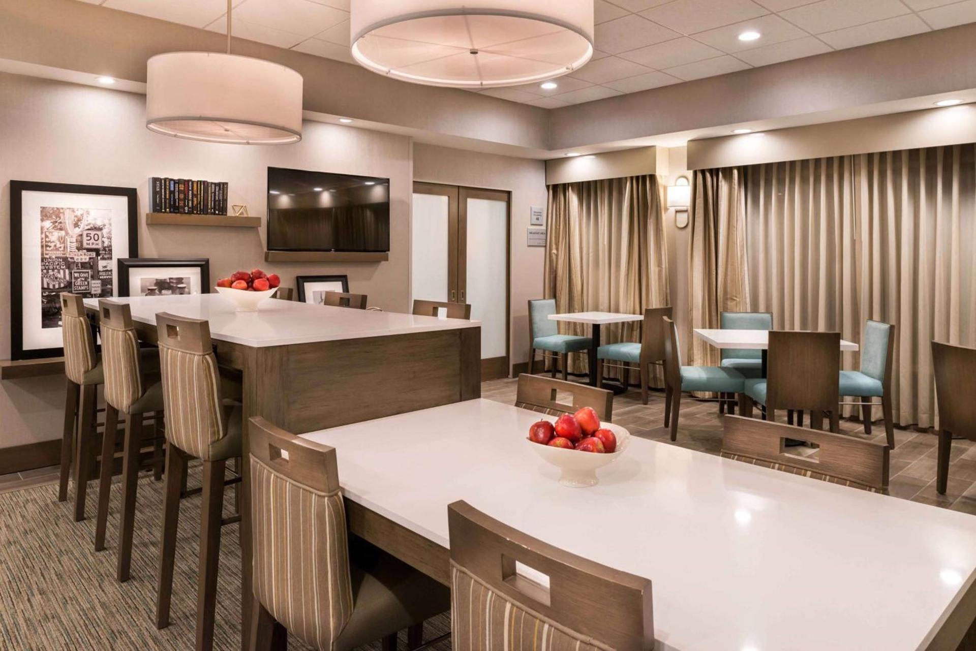 Hampton Inn Channel Islands Harbor photo 15
