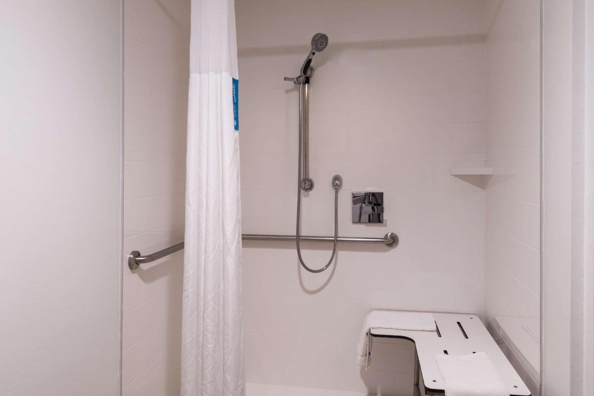 Hampton Inn Channel Islands Harbor photo 21