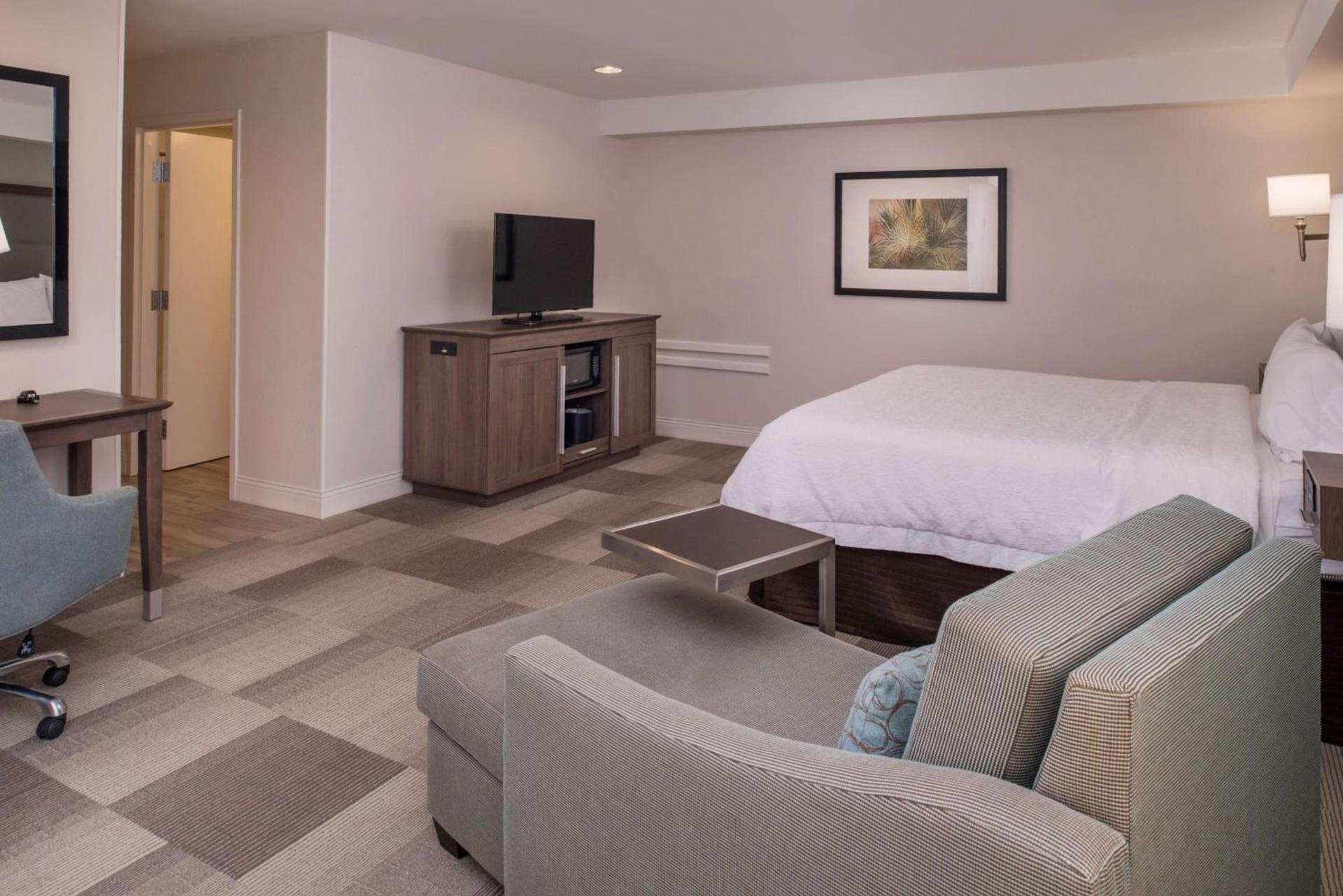 Hampton Inn Channel Islands Harbor photo 38