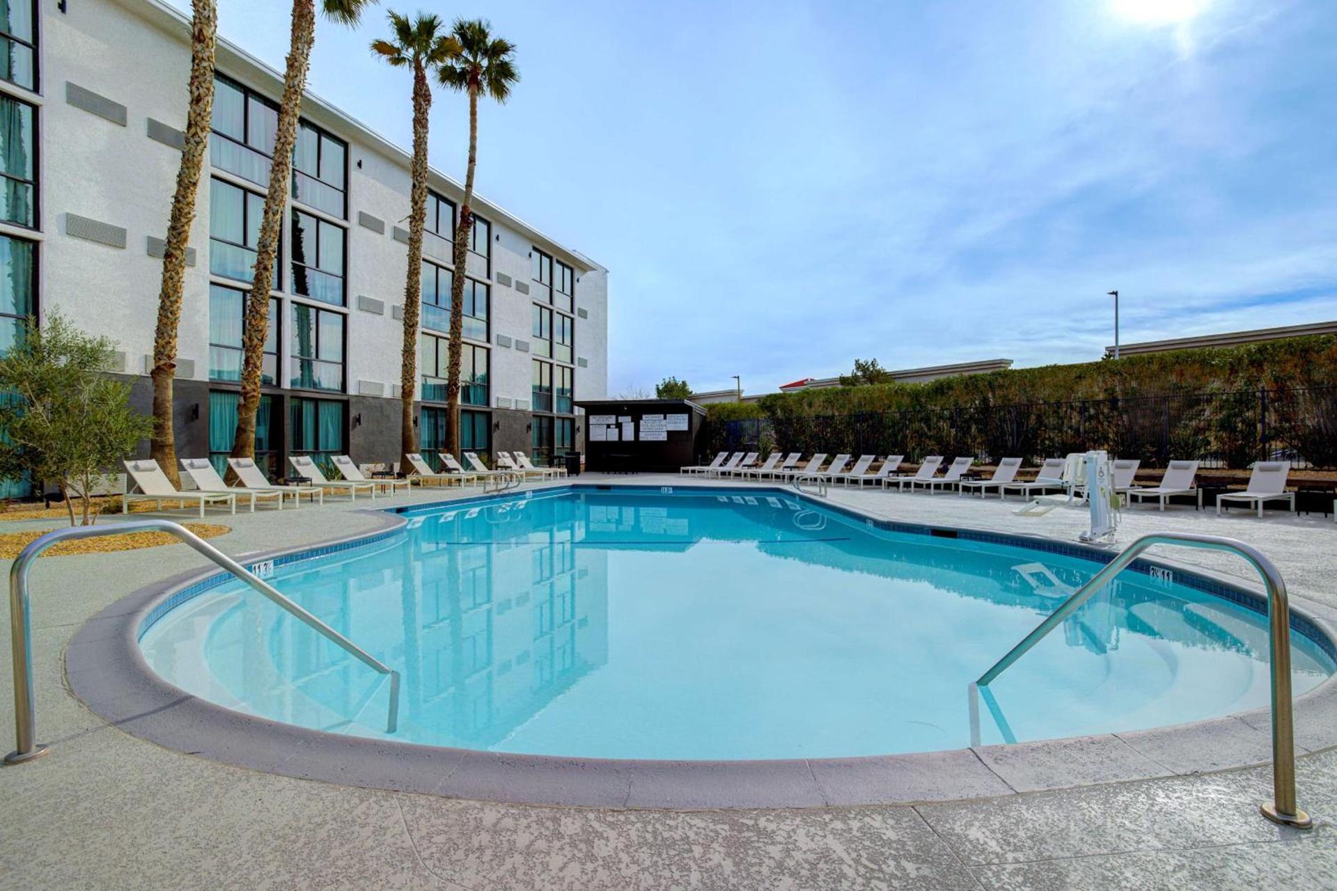 Doubletree By Hilton Palmdale, Ca photo 21