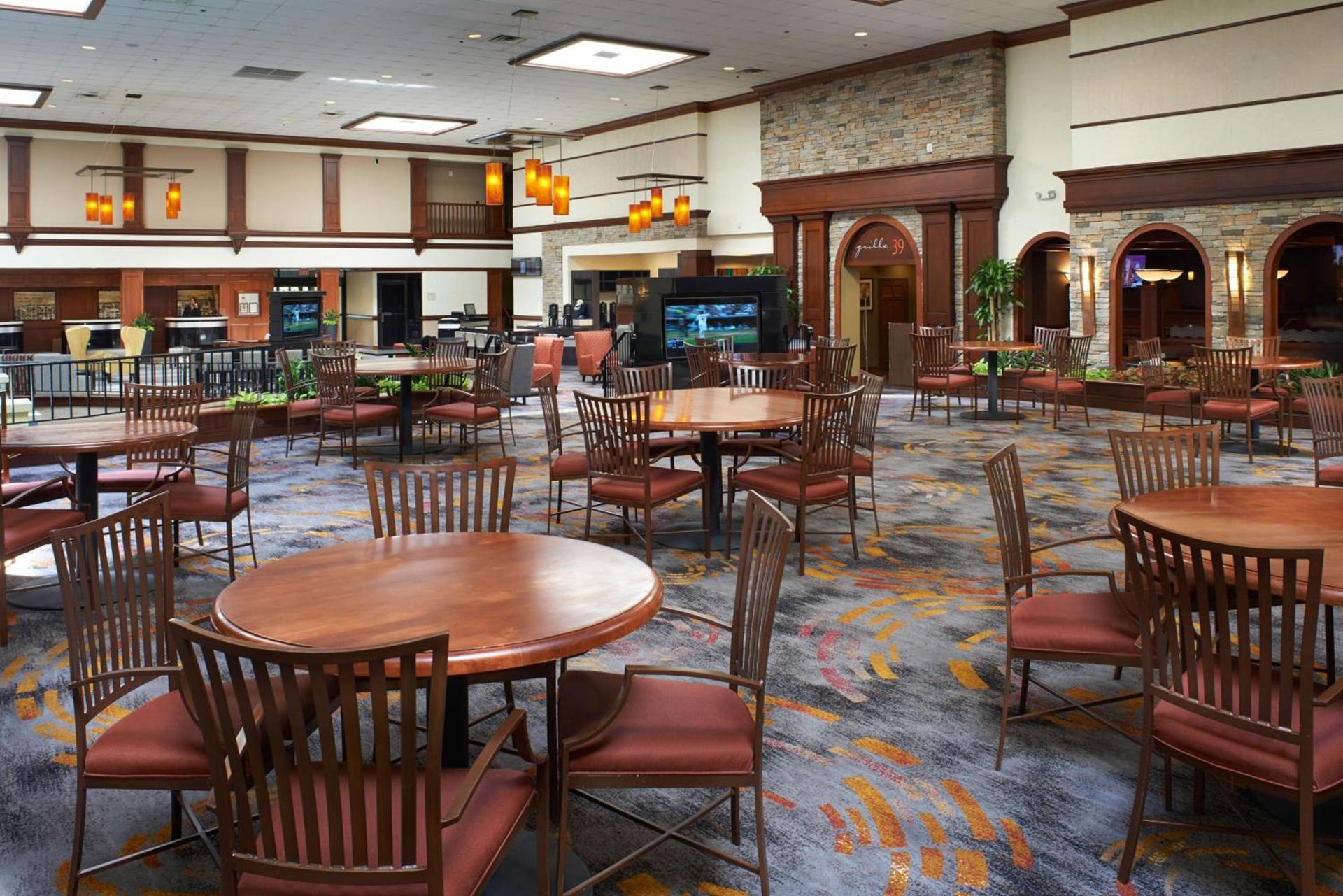 DoubleTree by Hilton Dearborn photo 6